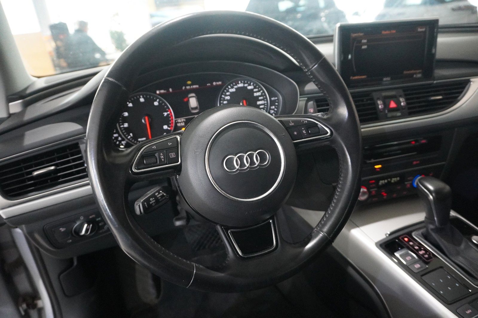 Fahrzeugabbildung Audi A6 Avant 2.0 TFSI QUATTRO NAVI/LED/KAMERA/SH/TÜV