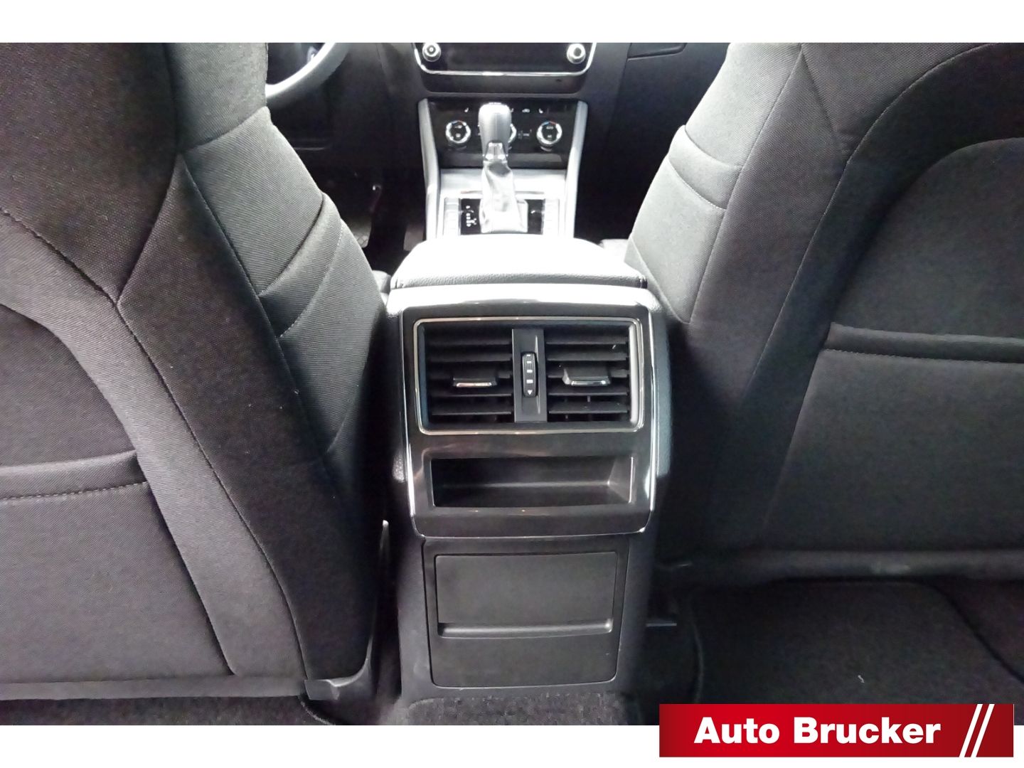 Skoda Superb Combi Ambition 2.0 TDI Navi Alu FSE LED foto 20