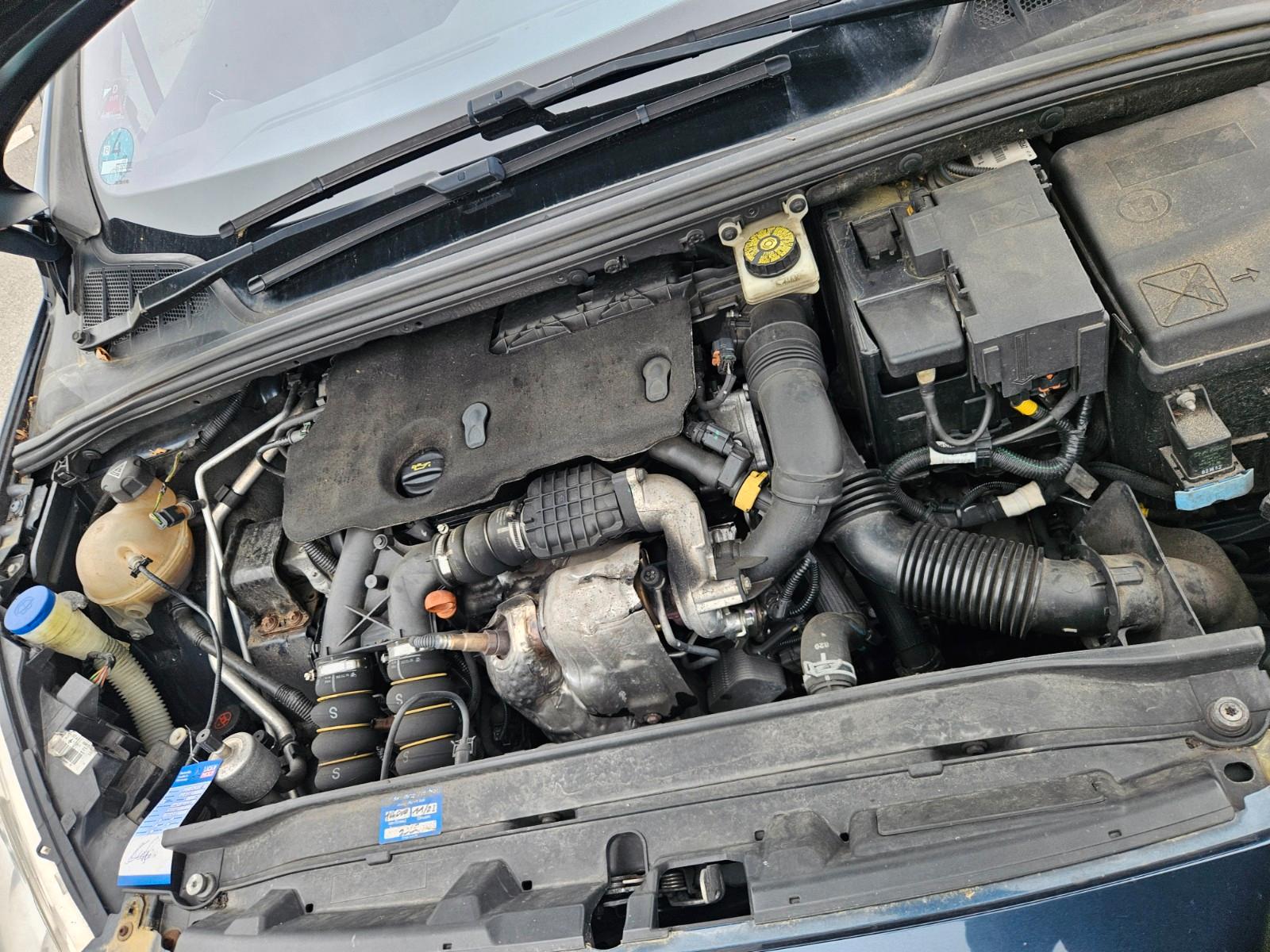 Peugeot 308 2013 — photo 20