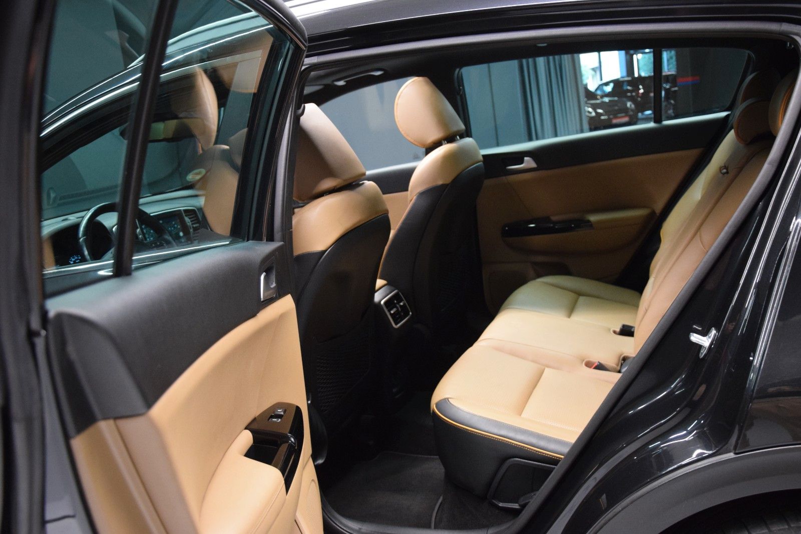 Fahrzeugabbildung Kia Sportage Platinum Edition 4WD Pano JBL Bi-Xenon