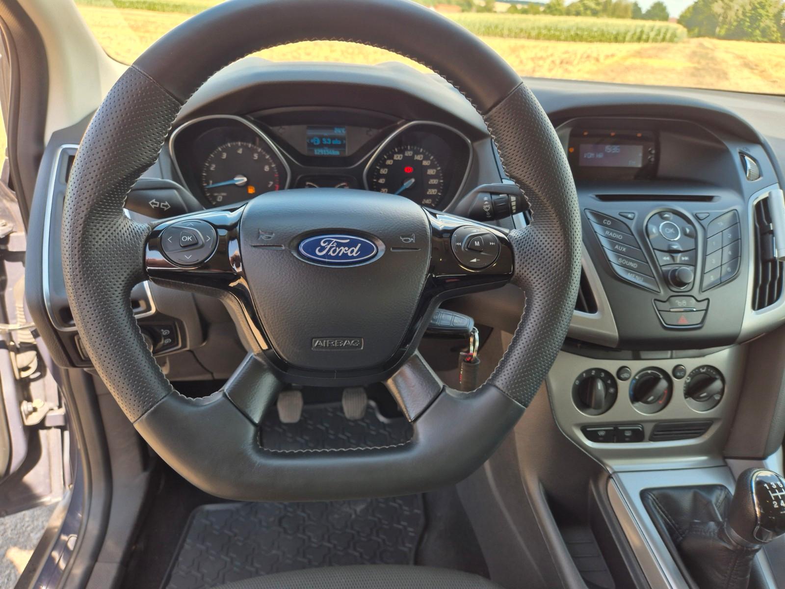 Ford Focus 2011 — photo 5