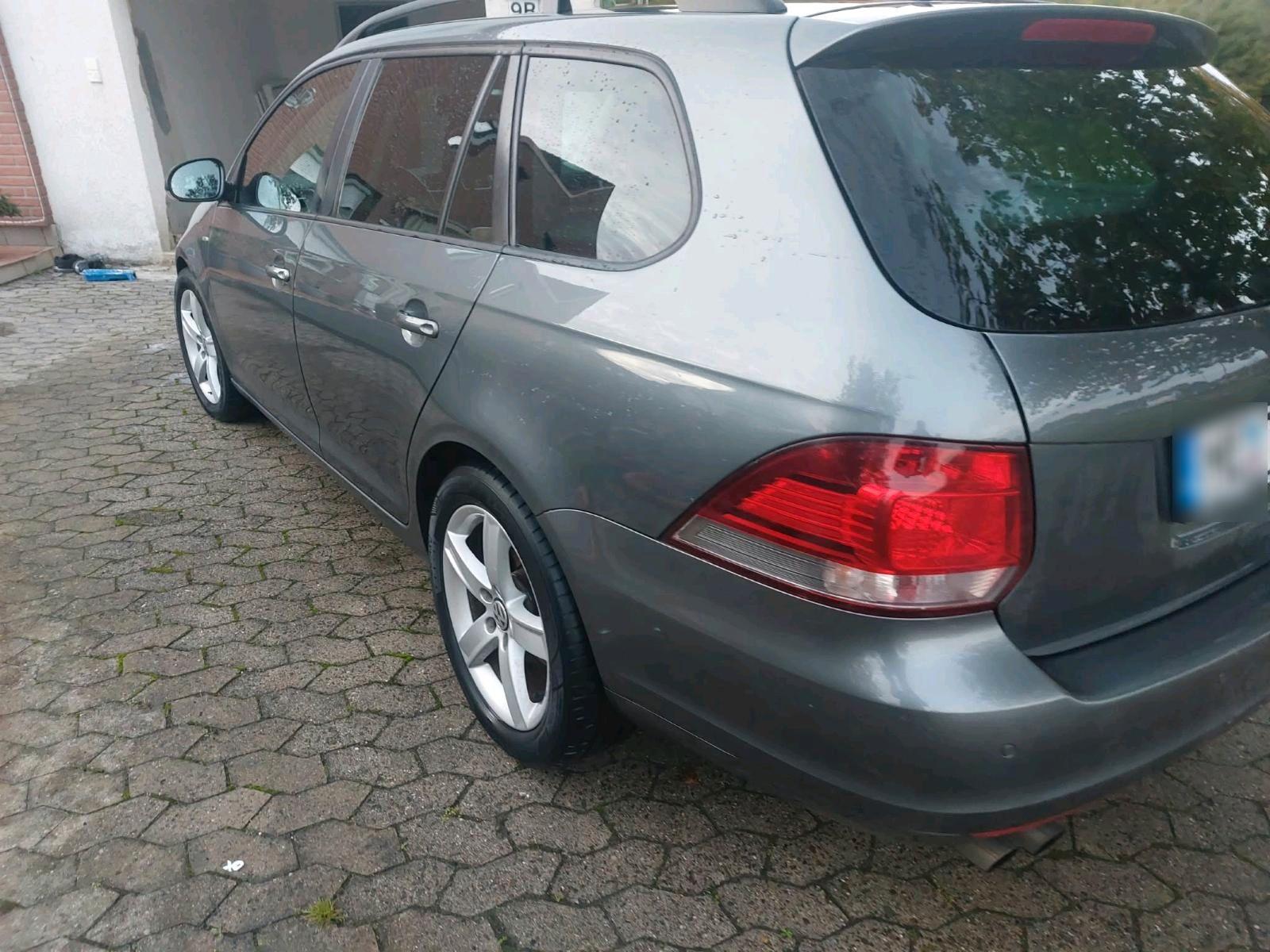 Volkswagen Golf 2013 — interior