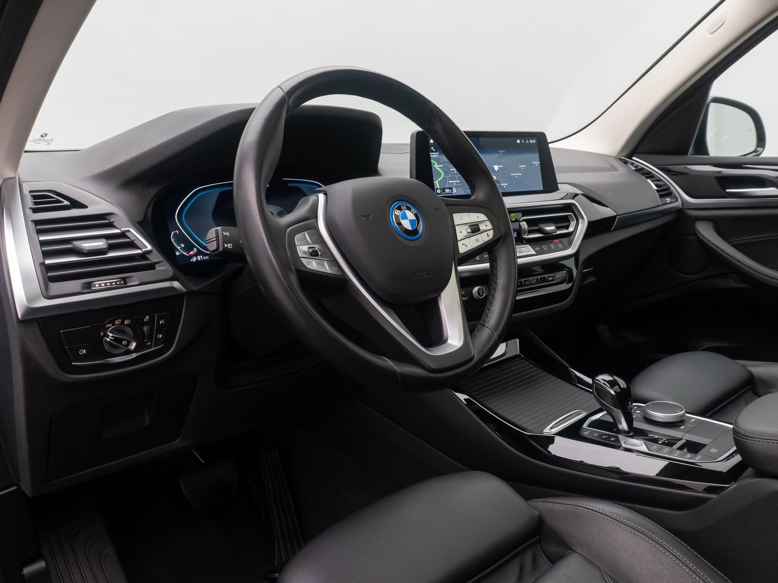 Fahrzeugabbildung BMW X3 xD30e Panorama 360&deg;HUD DAB HiFi AHK Komfort