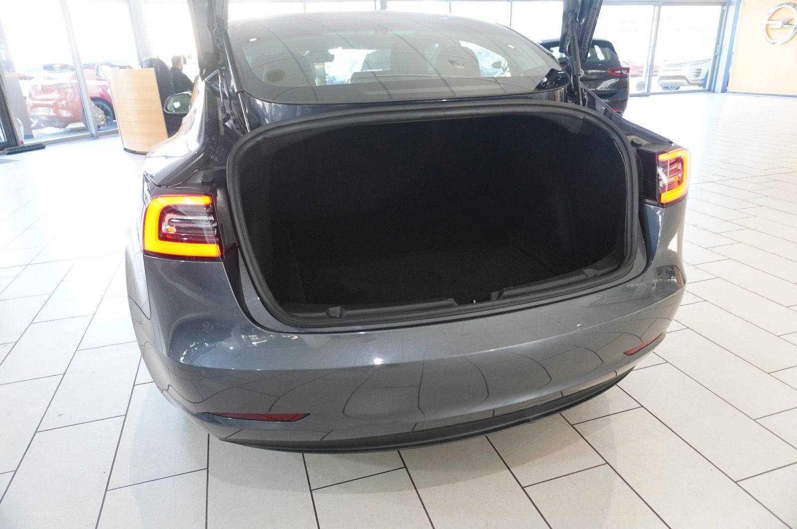 Fahrzeugabbildung Tesla Model 3 Standard Range Plus NAVI/KAMERA/SH/PANO