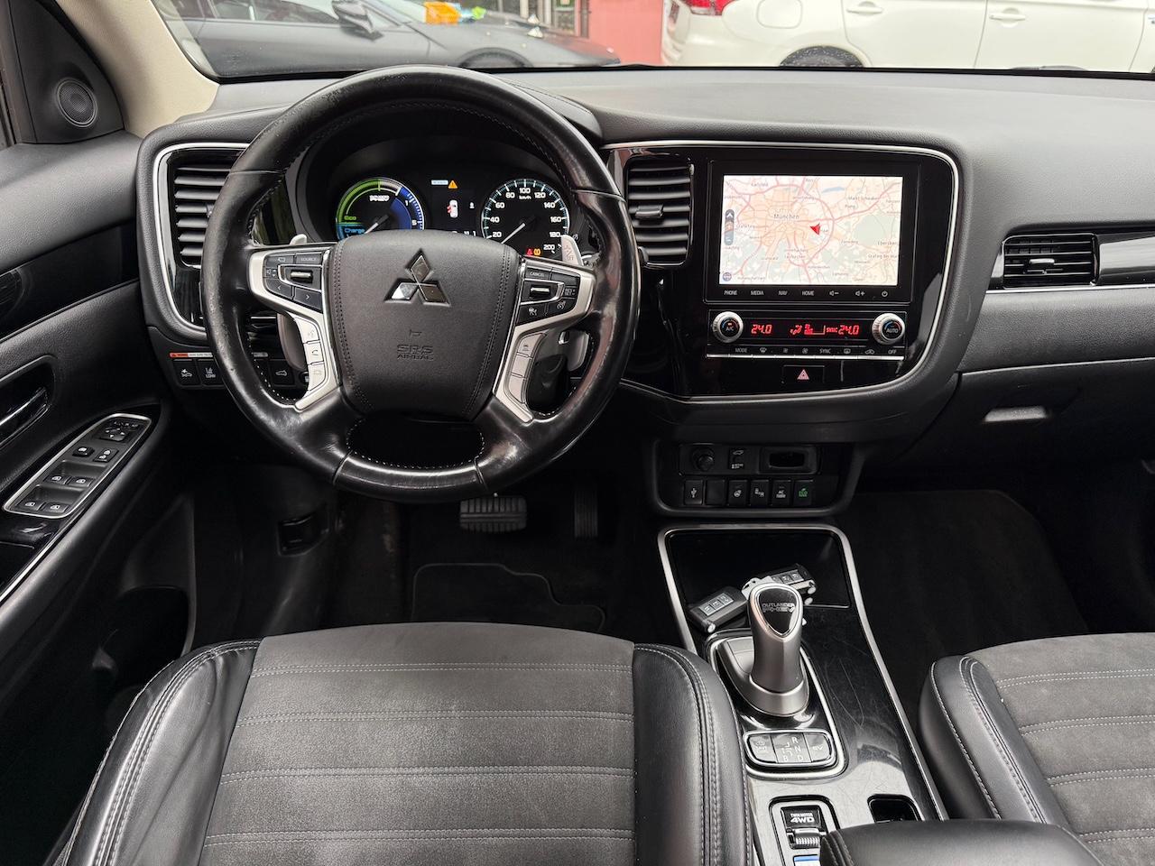 Mitsubishi Outlander 2.4 PHEV 4WD Plus *Leder*Navi*360°Kame