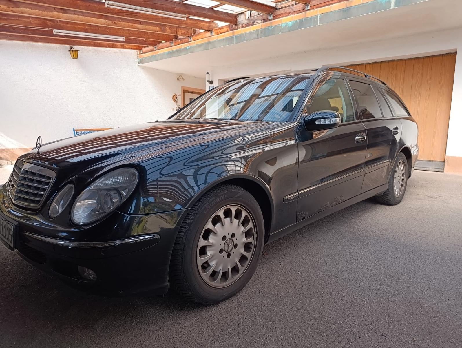 Mercedes-Benz E220 2004 — photo 9