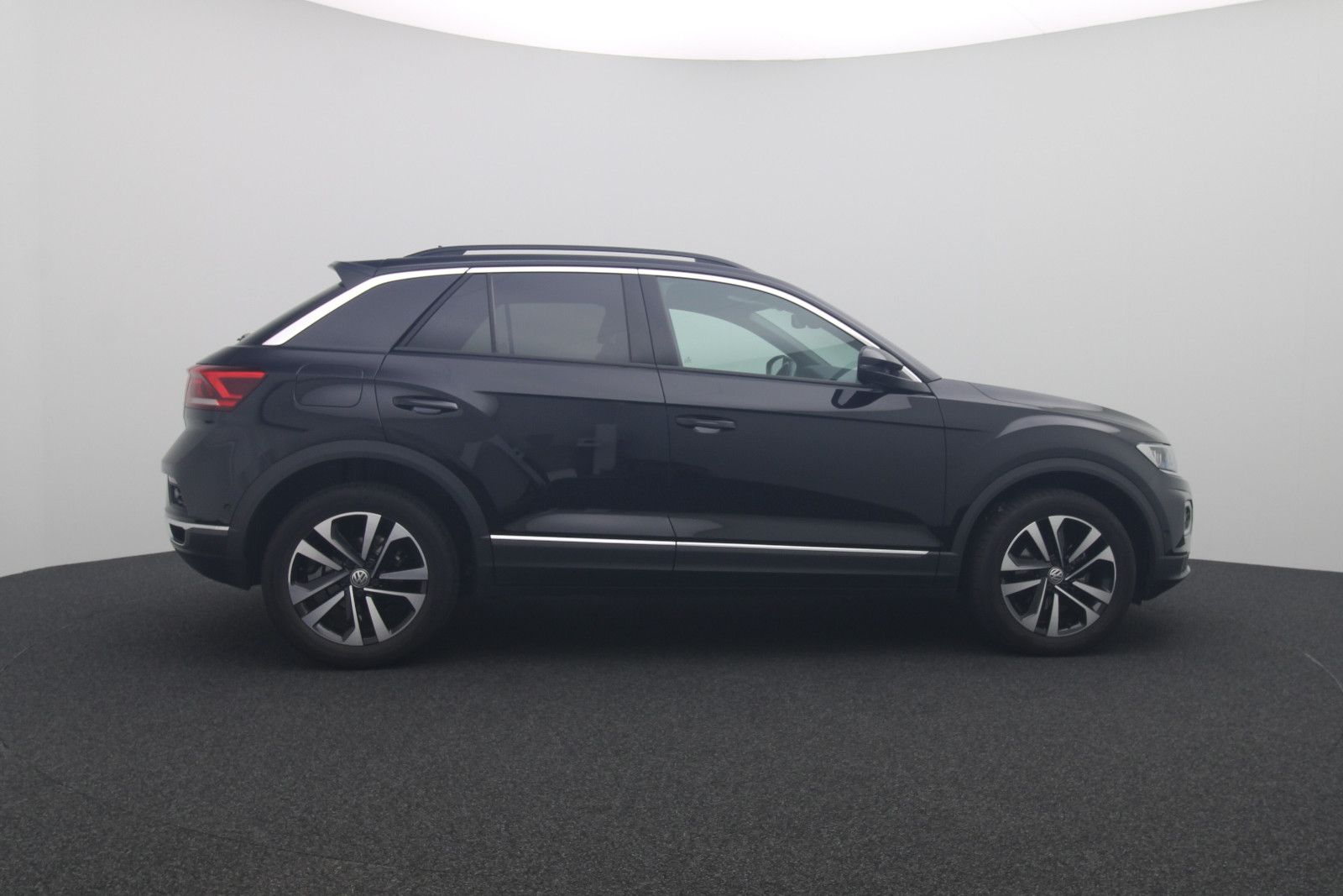 Fahrzeugabbildung Volkswagen T-Roc 1.5 Sport AT NAVI LED ACC