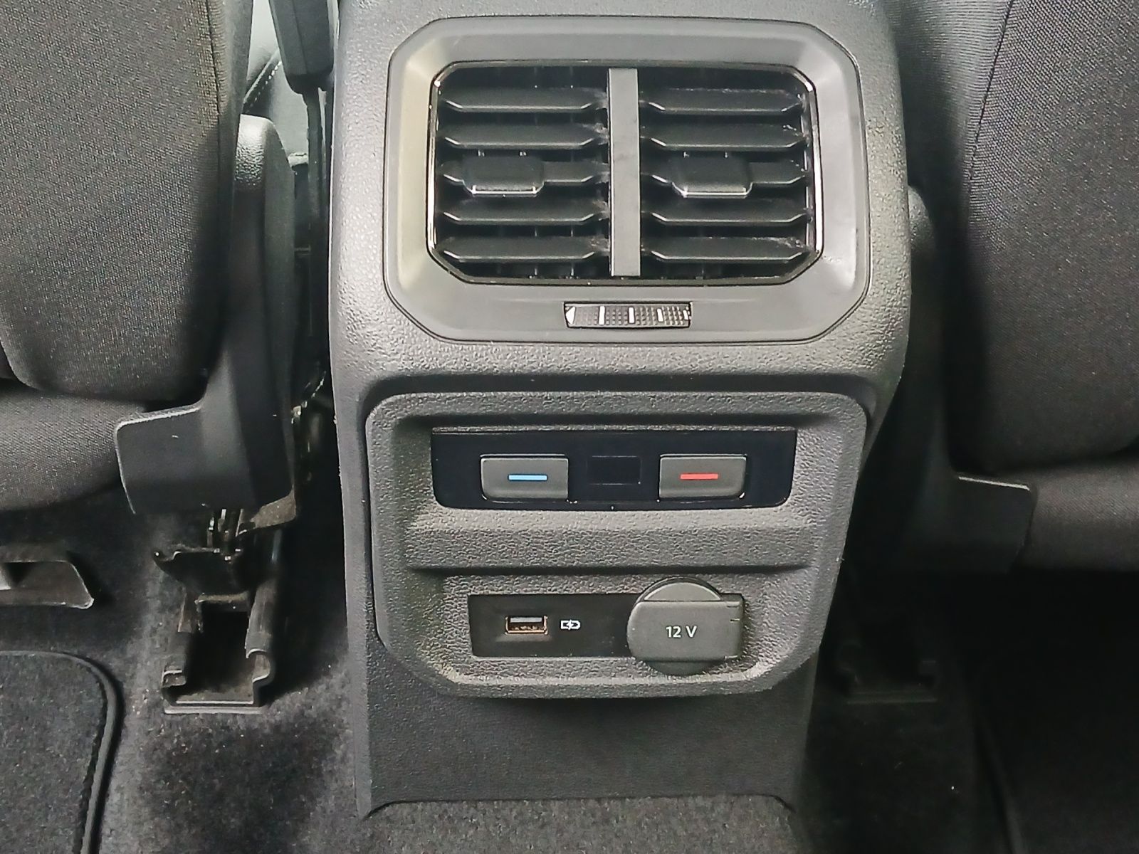 Fahrzeugabbildung Volkswagen Tiguan Allspace TSI 4M R-Line Highline LED AHK N