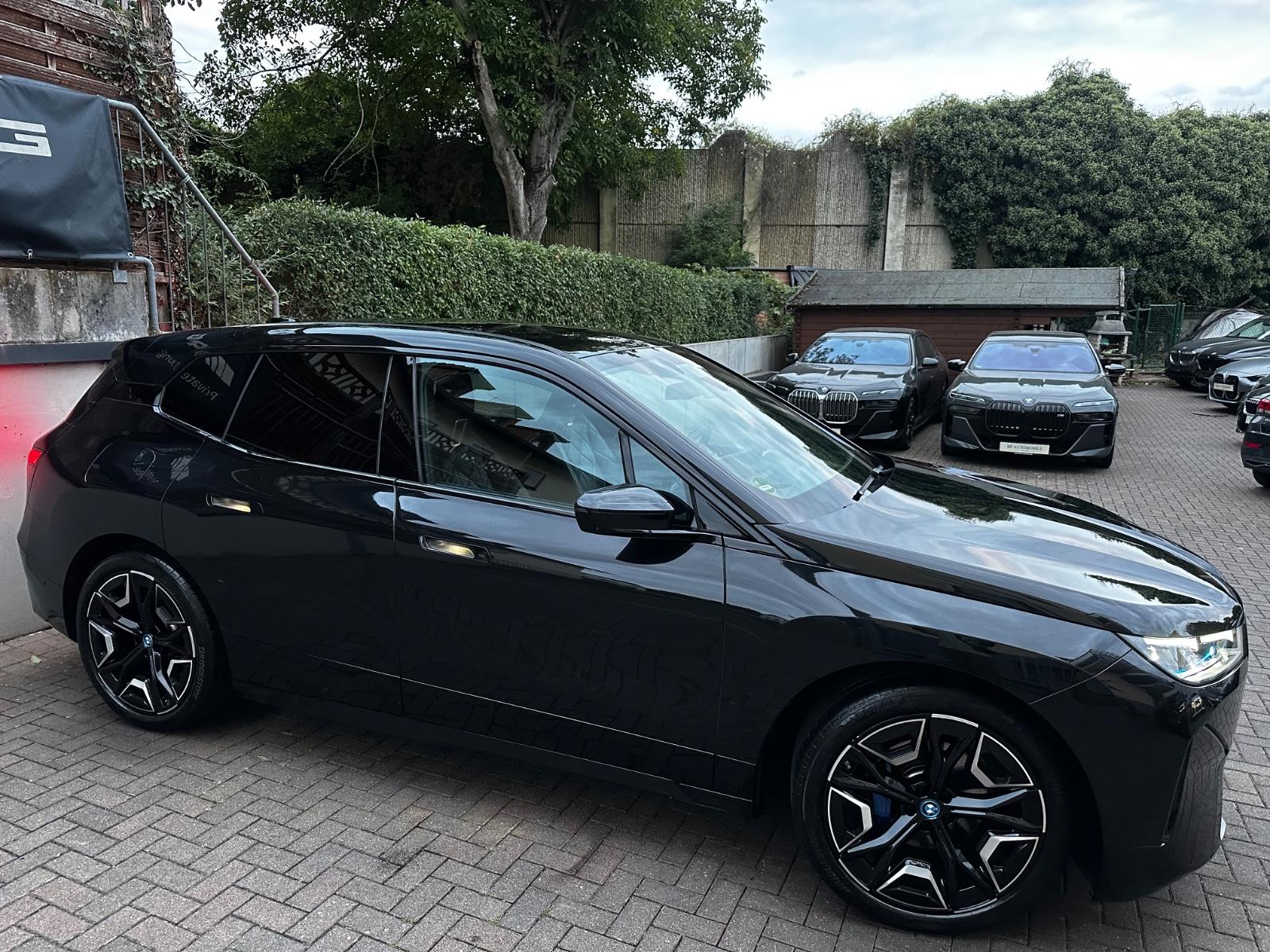 BMW iX xDrive40 M Sport Laser*AHK*Sitzklima*H&K*360°