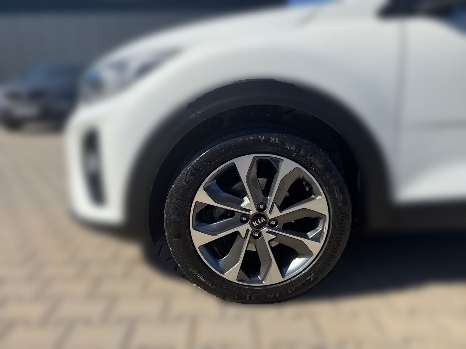 Fahrzeugabbildung Kia STONIC 1.0T SPI TECH NAVI GRAU 2