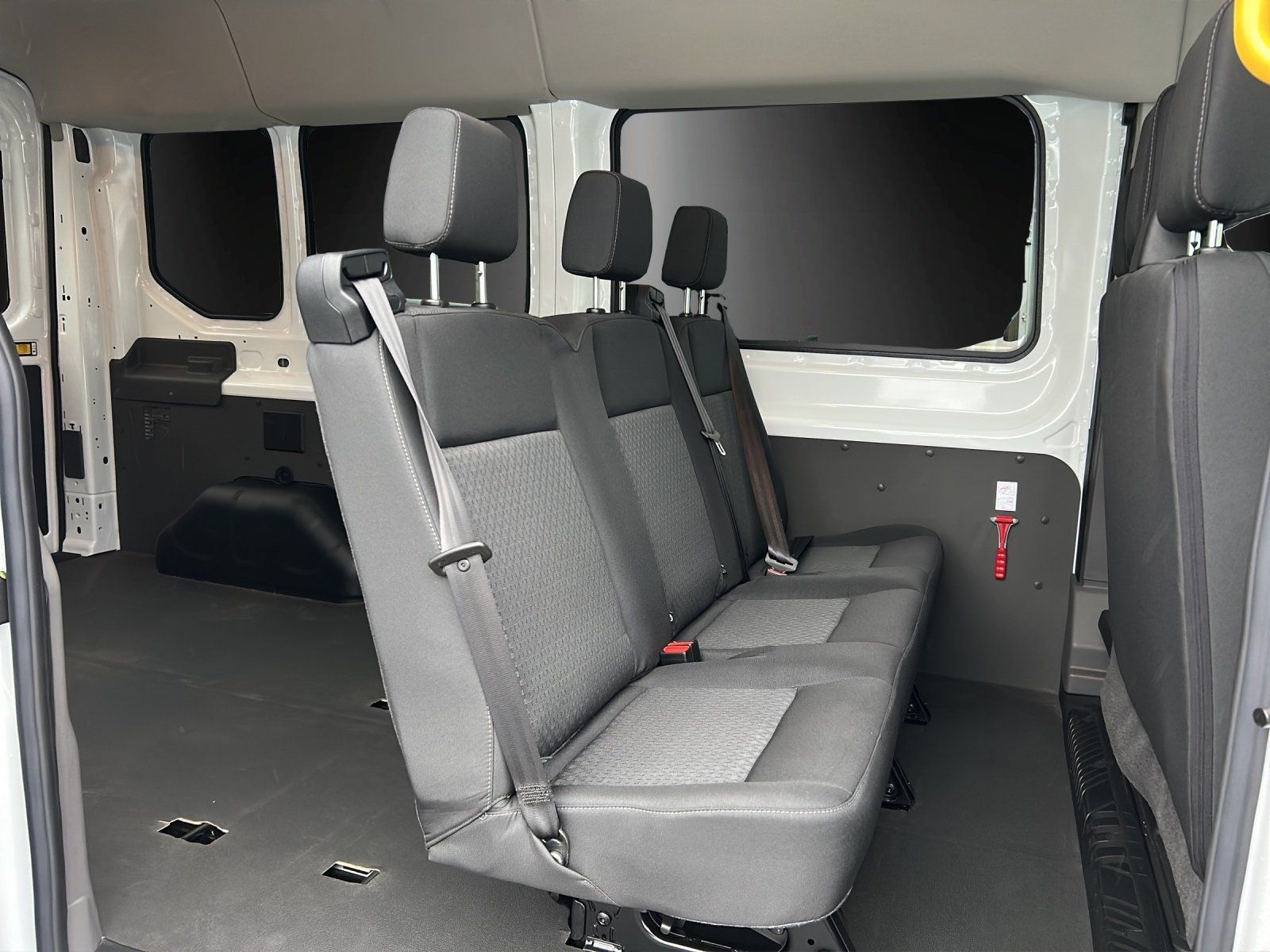 Fahrzeugabbildung Ford Transit Kombi 350L3 Trend 6 Sitze GJR Techno Pak
