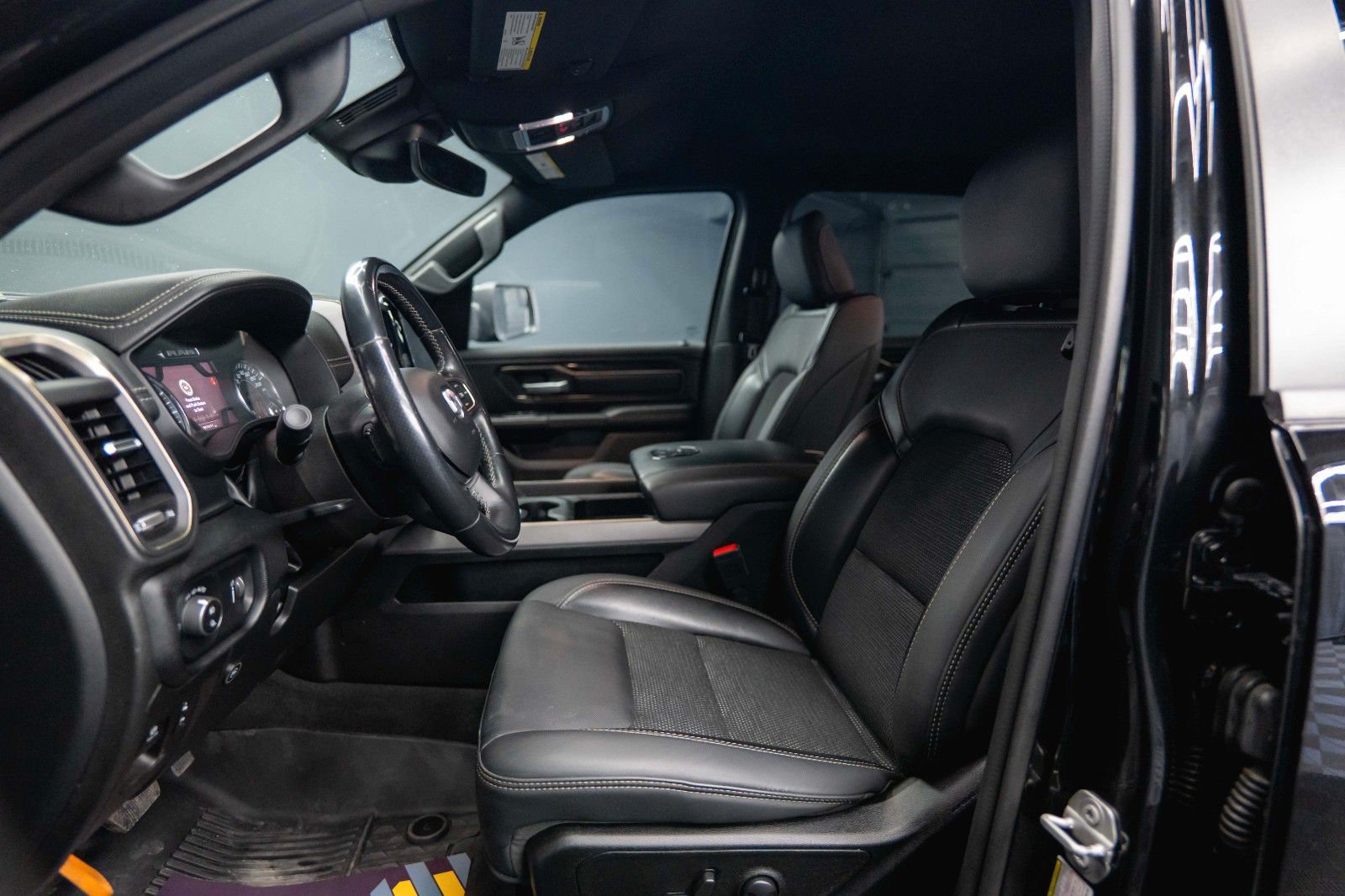 Fahrzeugabbildung Dodge RAM 5.7 V8 HEMI 4x4 Offroad BLACK EDITION  LPG