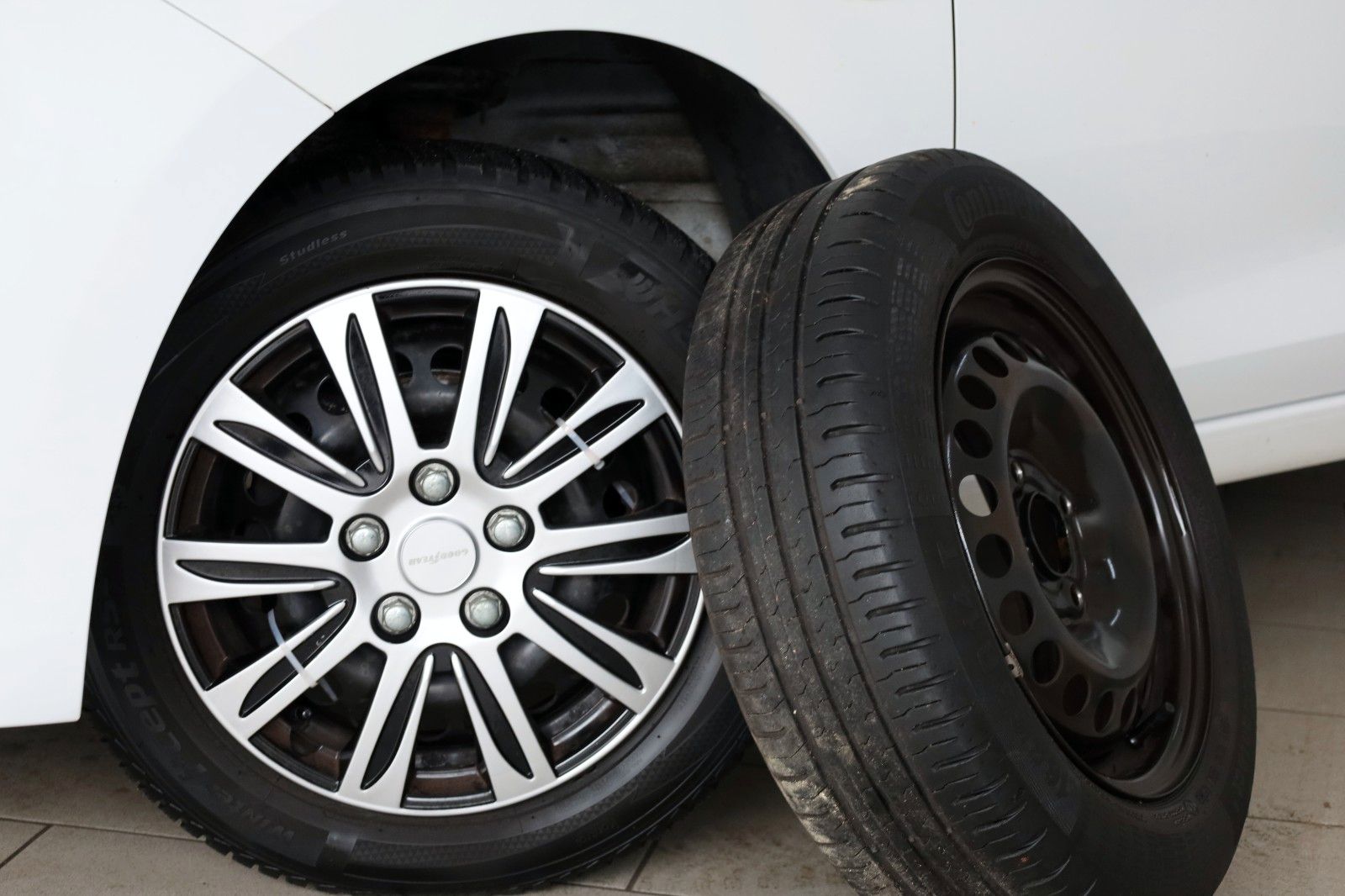 Fahrzeugabbildung Opel Karl Edition Klima,8-fach bereift