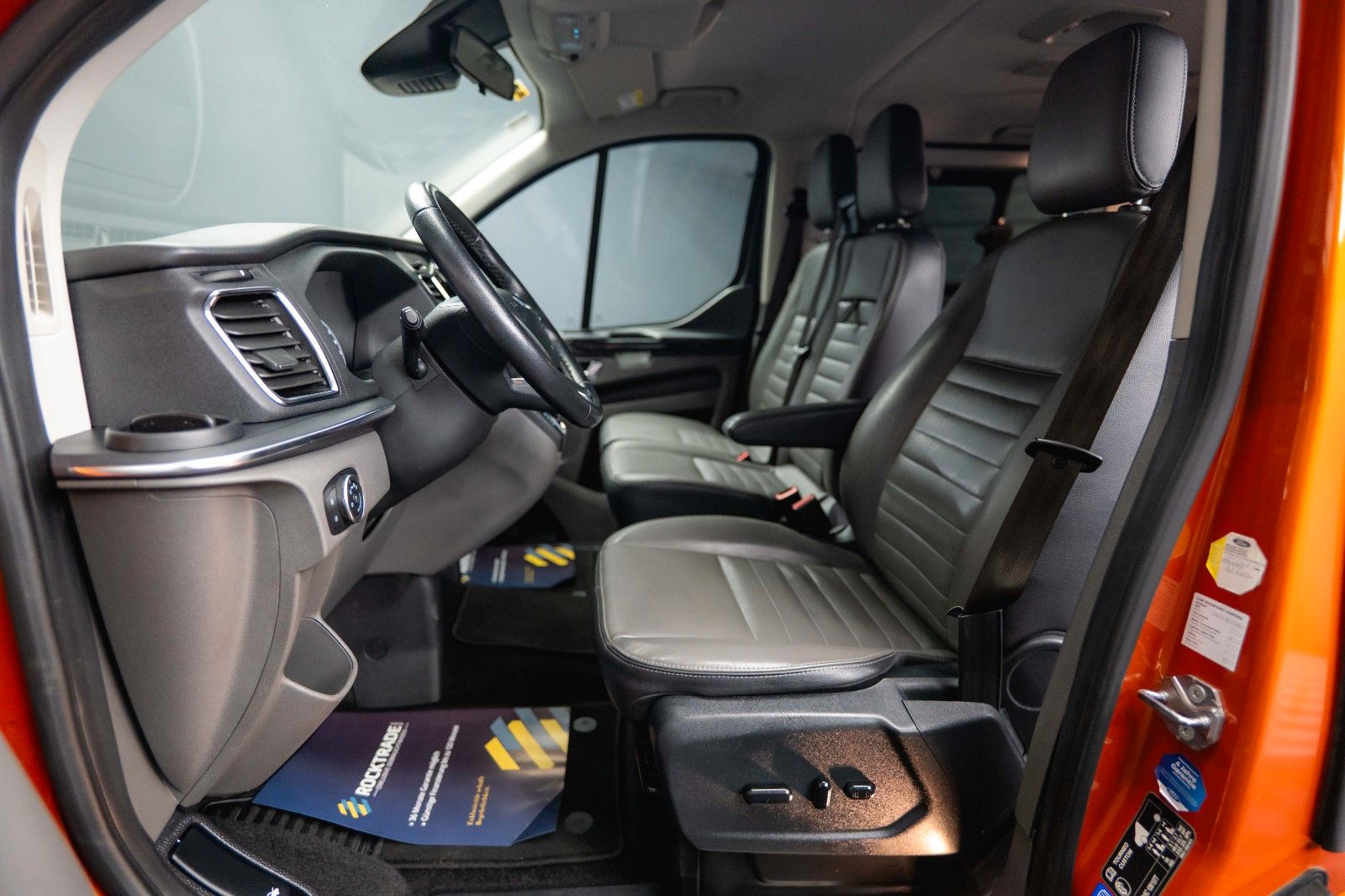 Fahrzeugabbildung Ford Tourneo Custom Kombi 320 L2 Trend Lang 9 Sitze