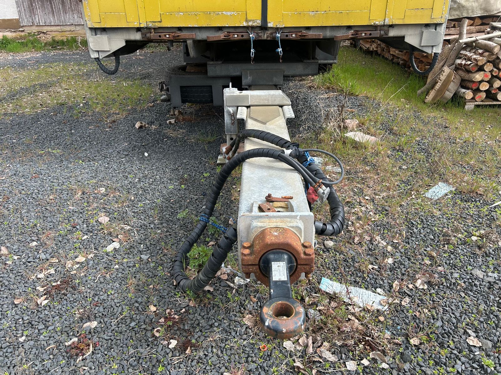 Fahrzeugabbildung Andere Gleich 18000 Anhänger Pritsche+Plane