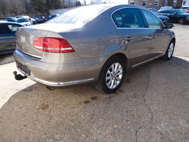 Fahrzeugabbildung Volkswagen Passat Lim. 4x4/Leder/AHK/GSD/Kamera/Navi/StH/