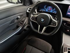 Fahrzeugabbildung BMW 320i Touring M Sport -AHK/Pano/HeadUp/Innovation
