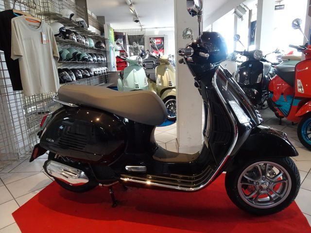 Vespa GTS 125 Classic-BLACK WEEK-