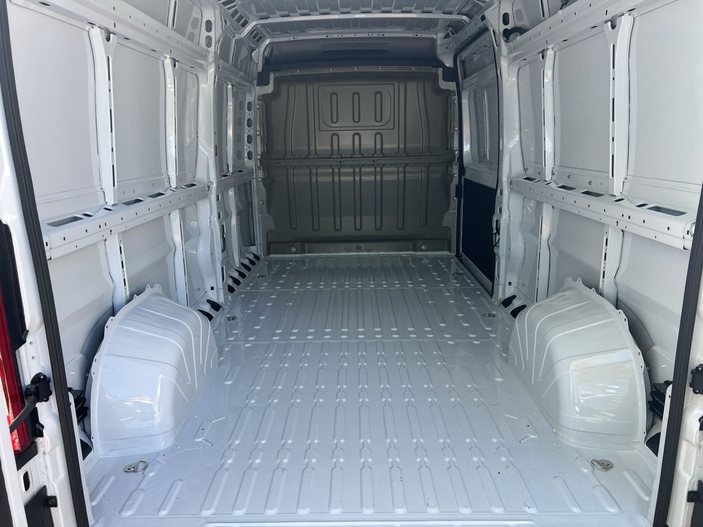 Fahrzeugabbildung Peugeot Boxer KW 2.2 35 L3H2 BlueHDi 140 AHK-abn. Navi