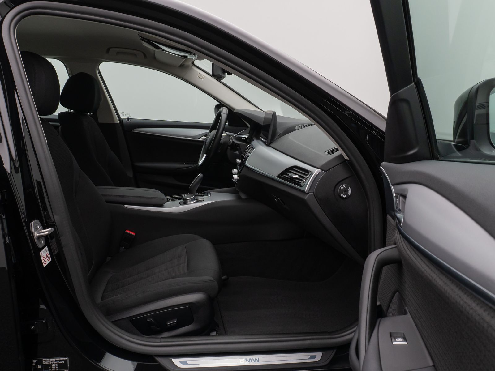 Fahrzeugabbildung BMW 530i Lim.DAB CockPitPro PDC Sitzhzg Alarm LED