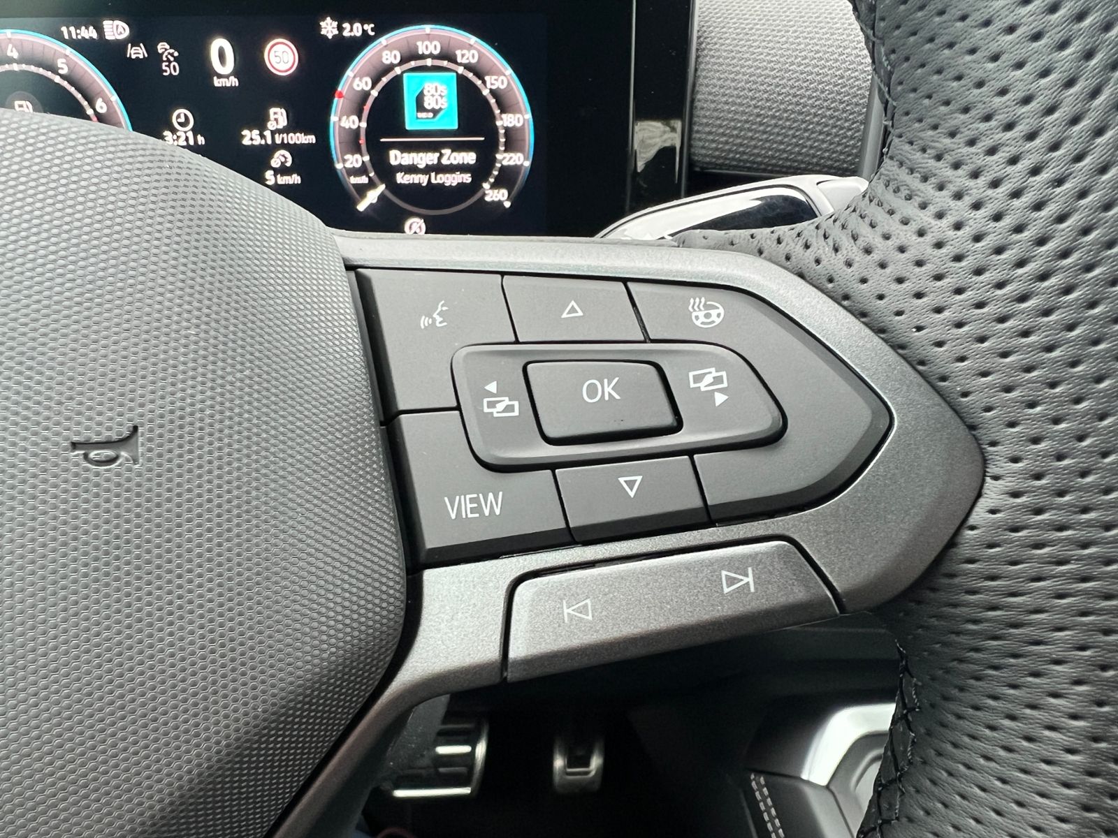 Fahrzeugabbildung Volkswagen T-Roc R-Line 1.5 eTSI DSG *Neues Modell, AHK, Bl