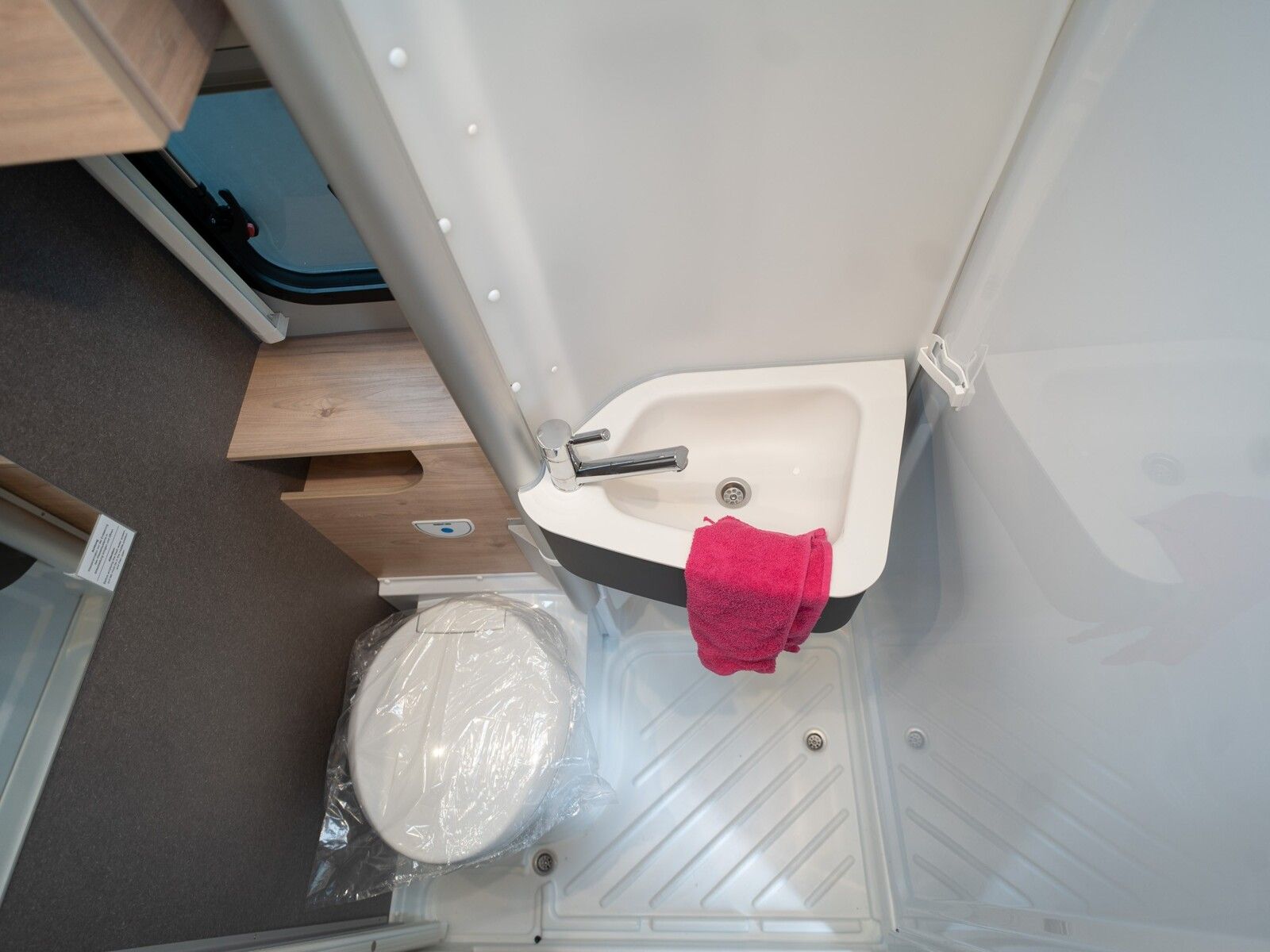 Fahrzeugabbildung Dethleffs Globetrail Active 600 DS Fiat Expedition Grau