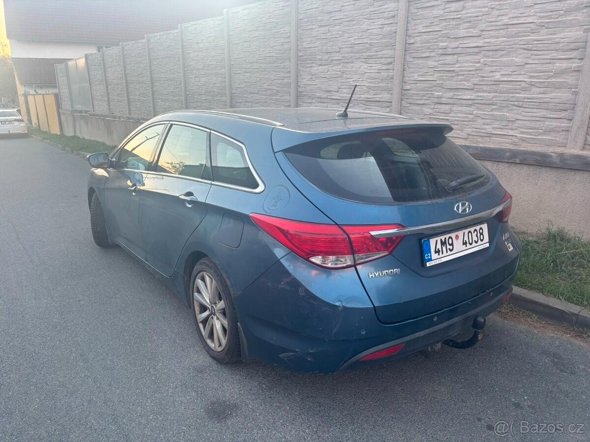 Hyundai i40 2012 — rear view