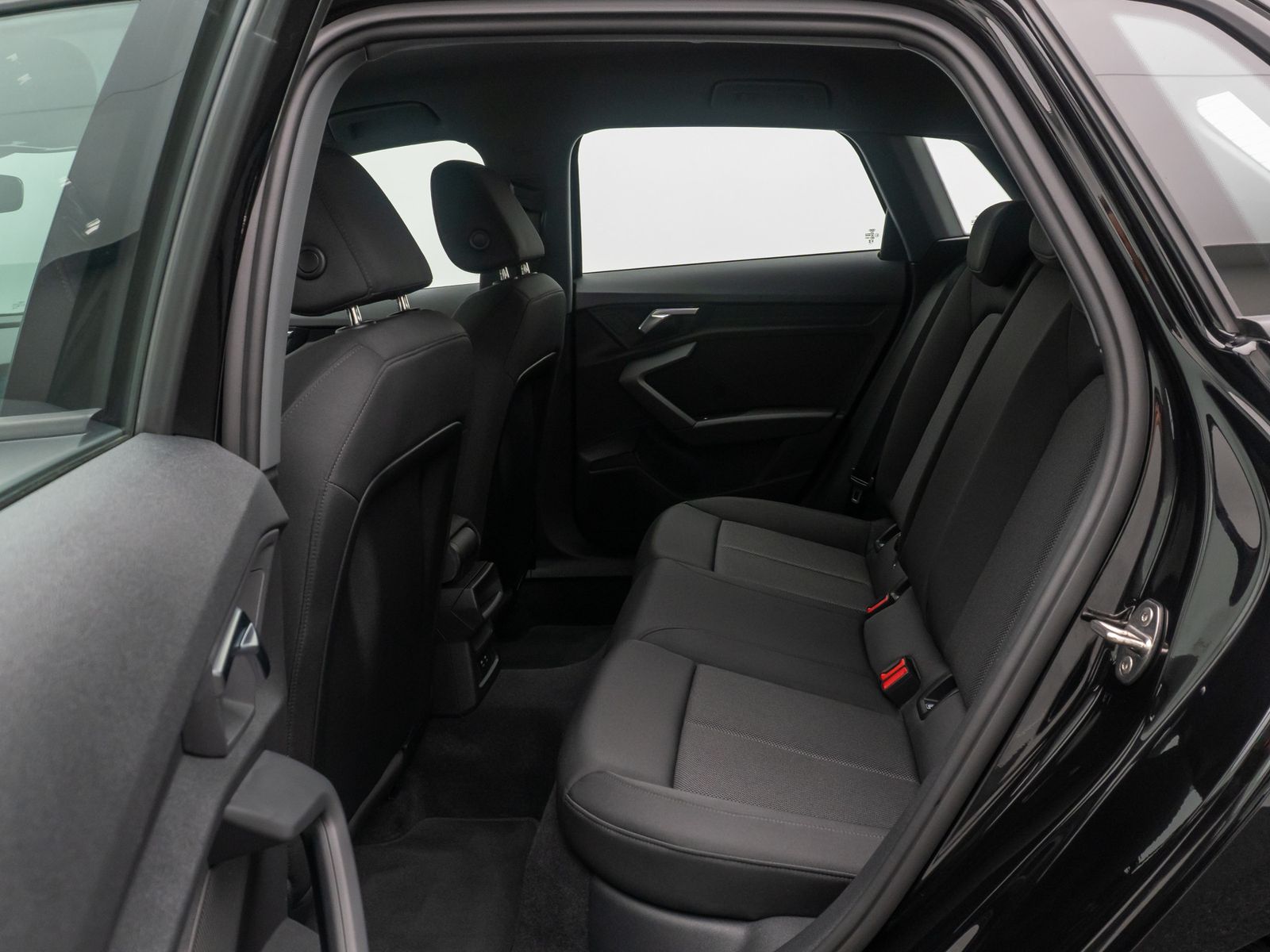 Fahrzeugabbildung Audi A3 30 TFSI S tronic Sportback PDC DAB FahrAssist