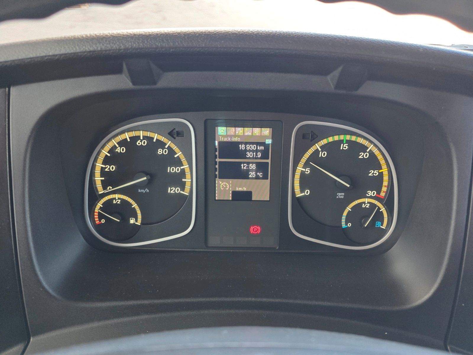 Fahrzeugabbildung Mercedes-Benz Atego 823 K 4x2 Meiller 2x AHK Klima 3 Sitze