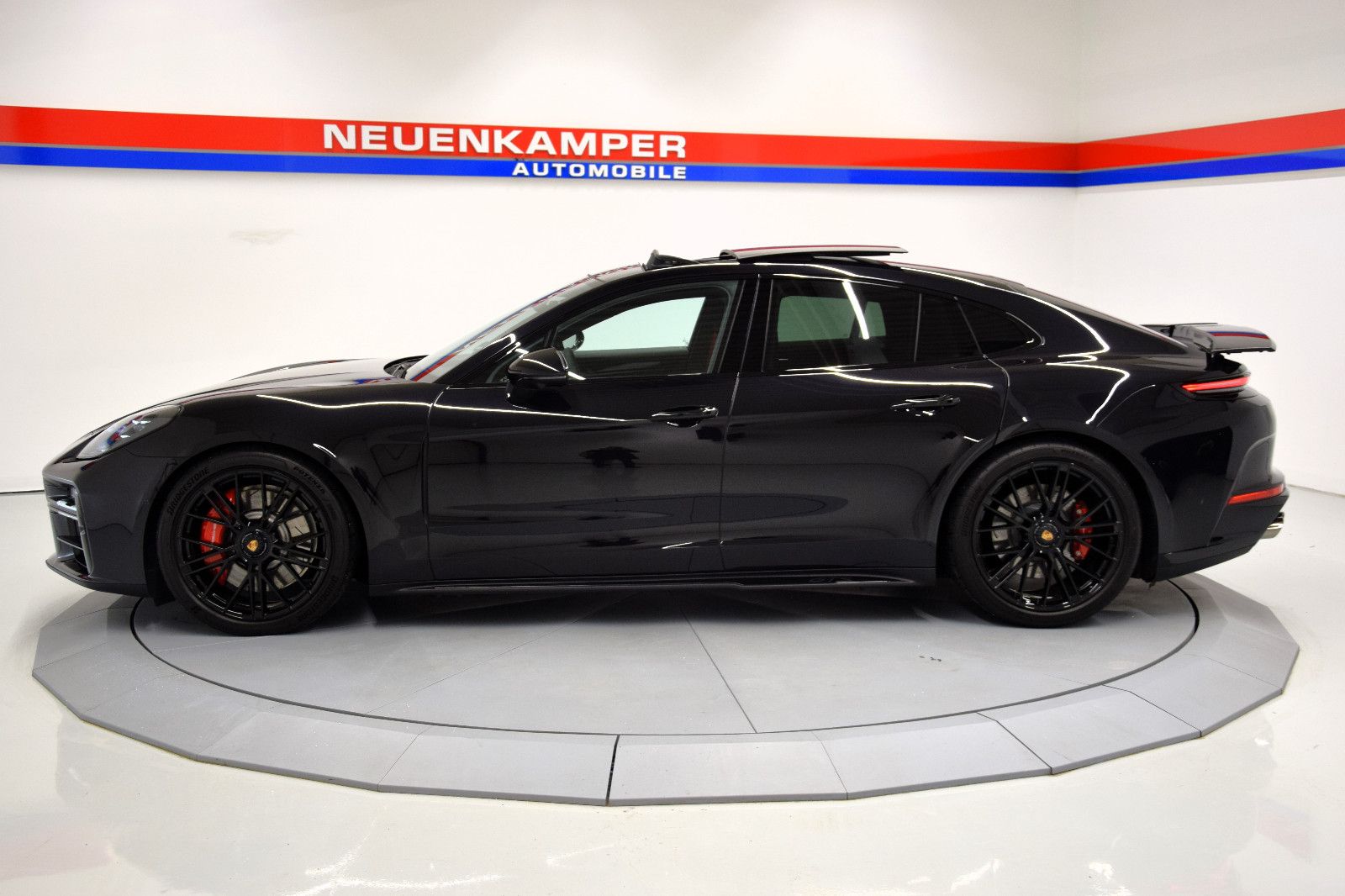 Fahrzeugabbildung Porsche Panamera GTS Sport Design Lift Hinterachslenkung