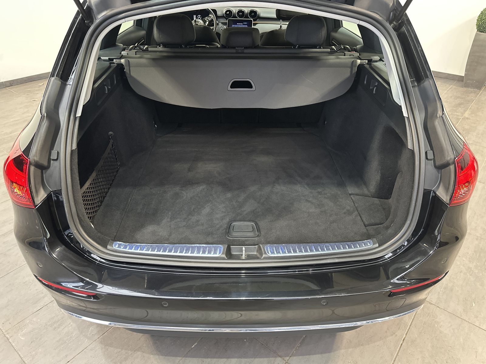 Fahrzeugabbildung Mercedes-Benz C 220d T 4M Avantgarde NAV+LED+AHK+KAM+V-COCK+1H