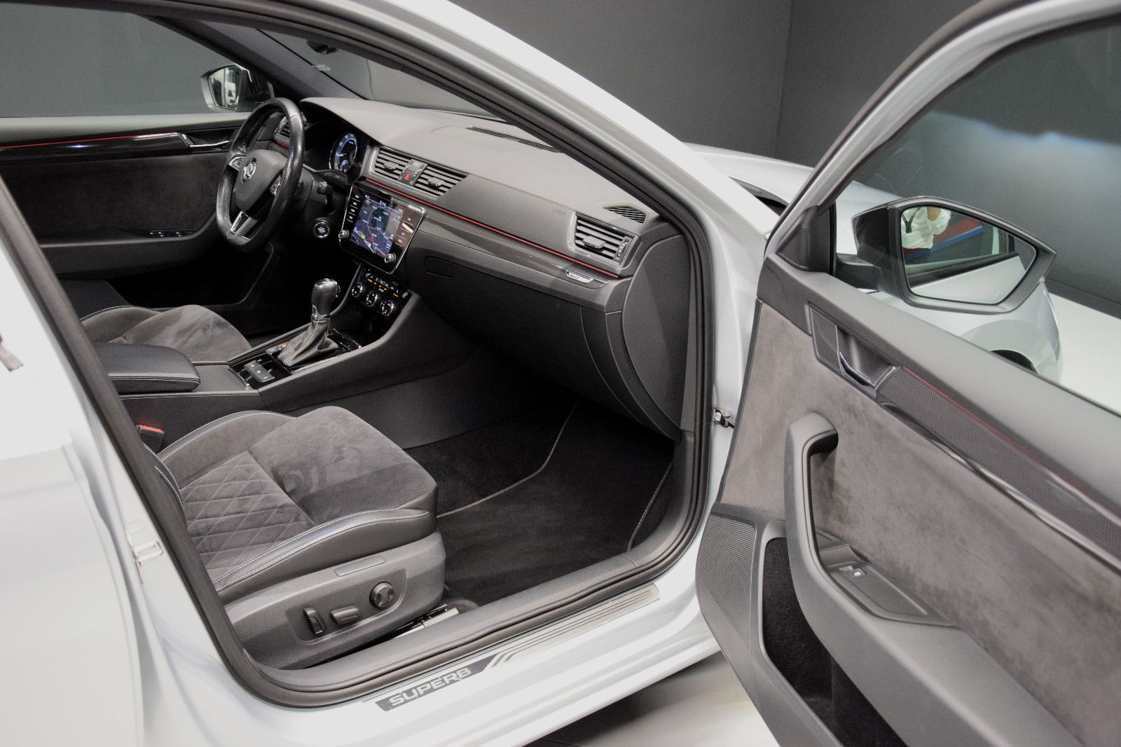 Fahrzeugabbildung SKODA Superb Combi Sportline DSG Pano. Bi-Xenon Memory
