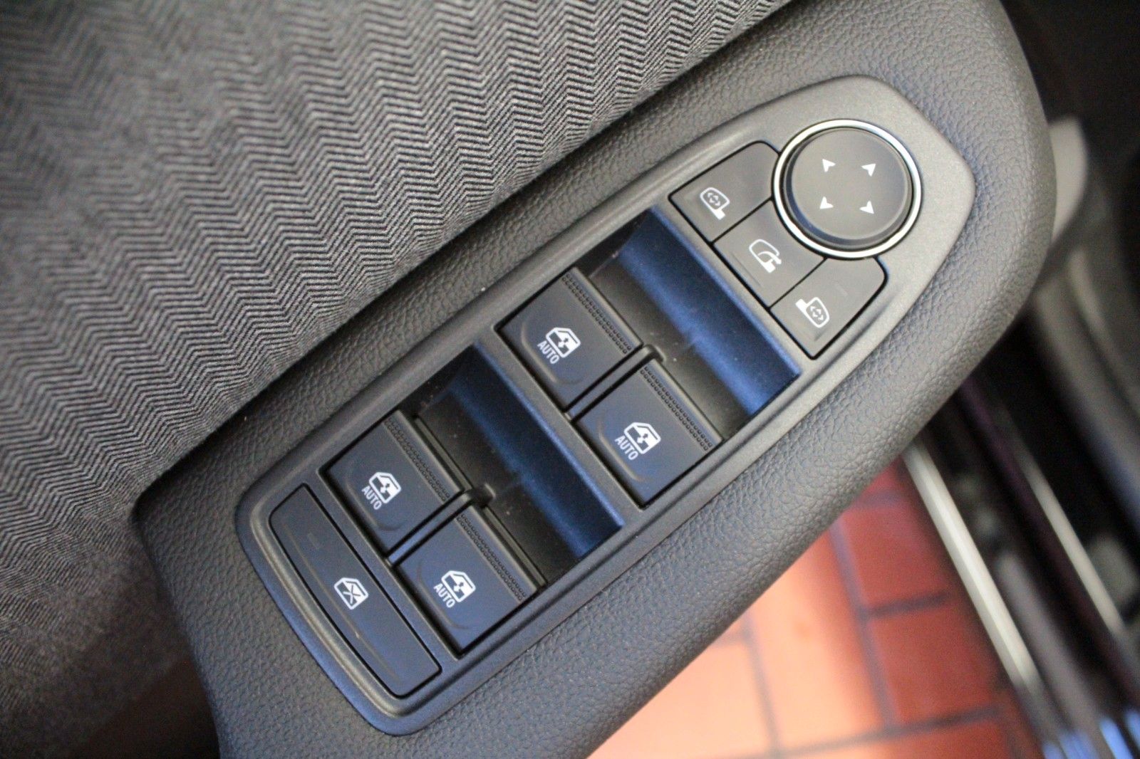 Fahrzeugabbildung Renault Clio TCe 90 Techno *Winter-*&*Look-Paket*