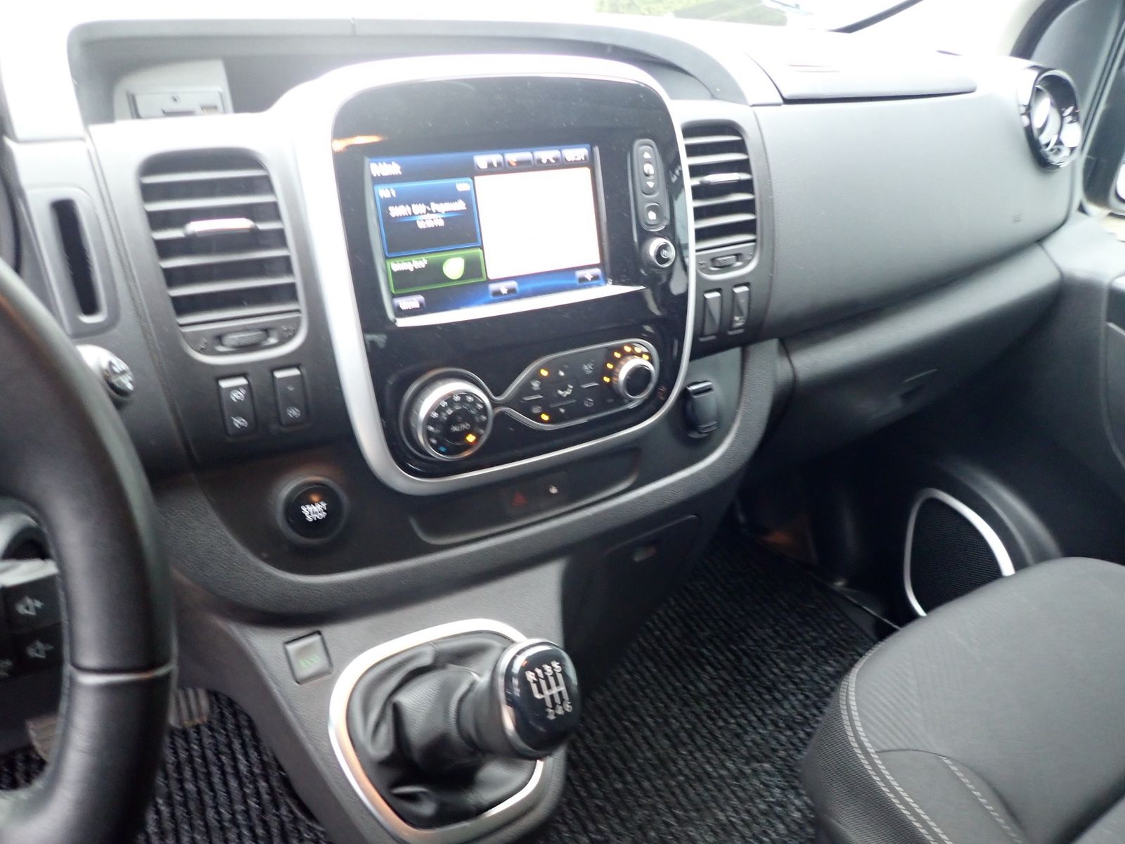 Fahrzeugabbildung Renault Trafic Combi L1H1 SpaceClass ENERGY dCi 145