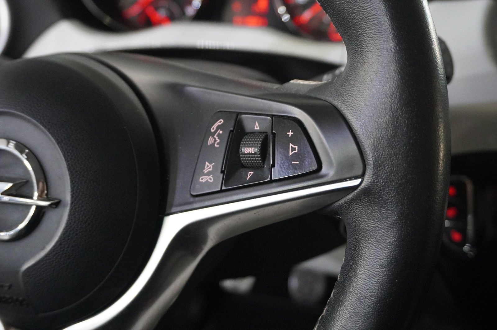 Fahrzeugabbildung Opel Adam 1.4 WHITE LINK LED/TEMP./SPORT/SH/KLIMA/USB