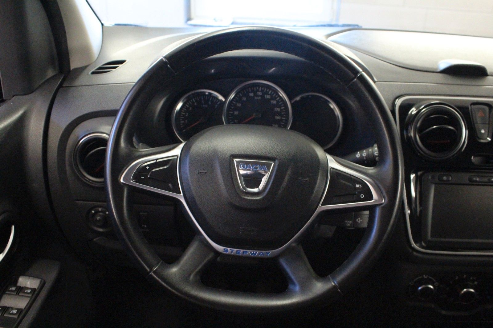 Fahrzeugabbildung Dacia Lodgy TCe 130 Stepway **Navi*7 Sitze*Techroad