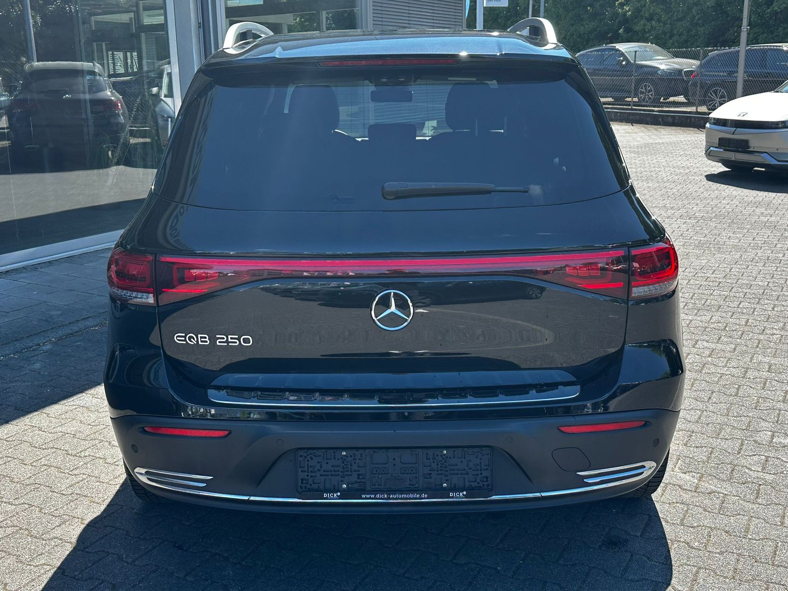 Fahrzeugabbildung Mercedes-Benz EQB 250 PROGRESS NAVI+LED+SITZHZ+KAMERA+TEMP+DAB