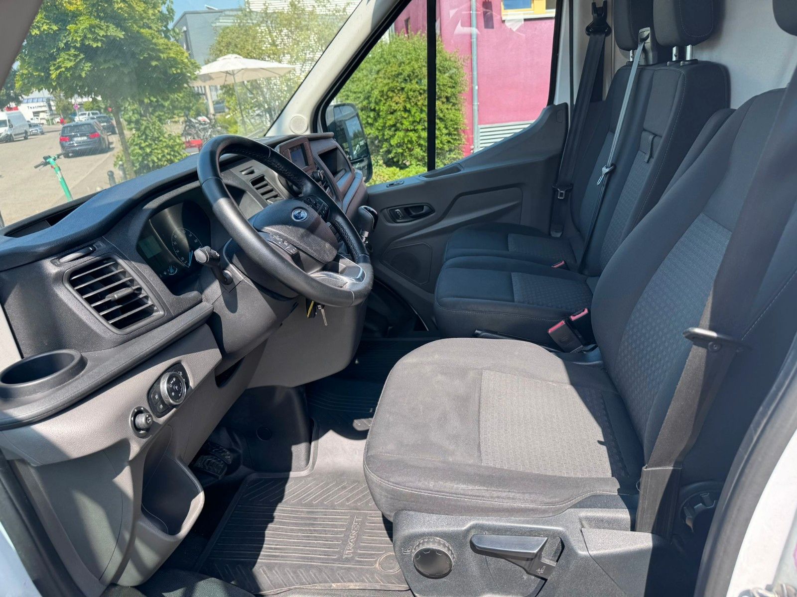 Fahrzeugabbildung Ford Transit 350  L2H2 *TREND*TEMPO*DAB*KAMERA*PDC