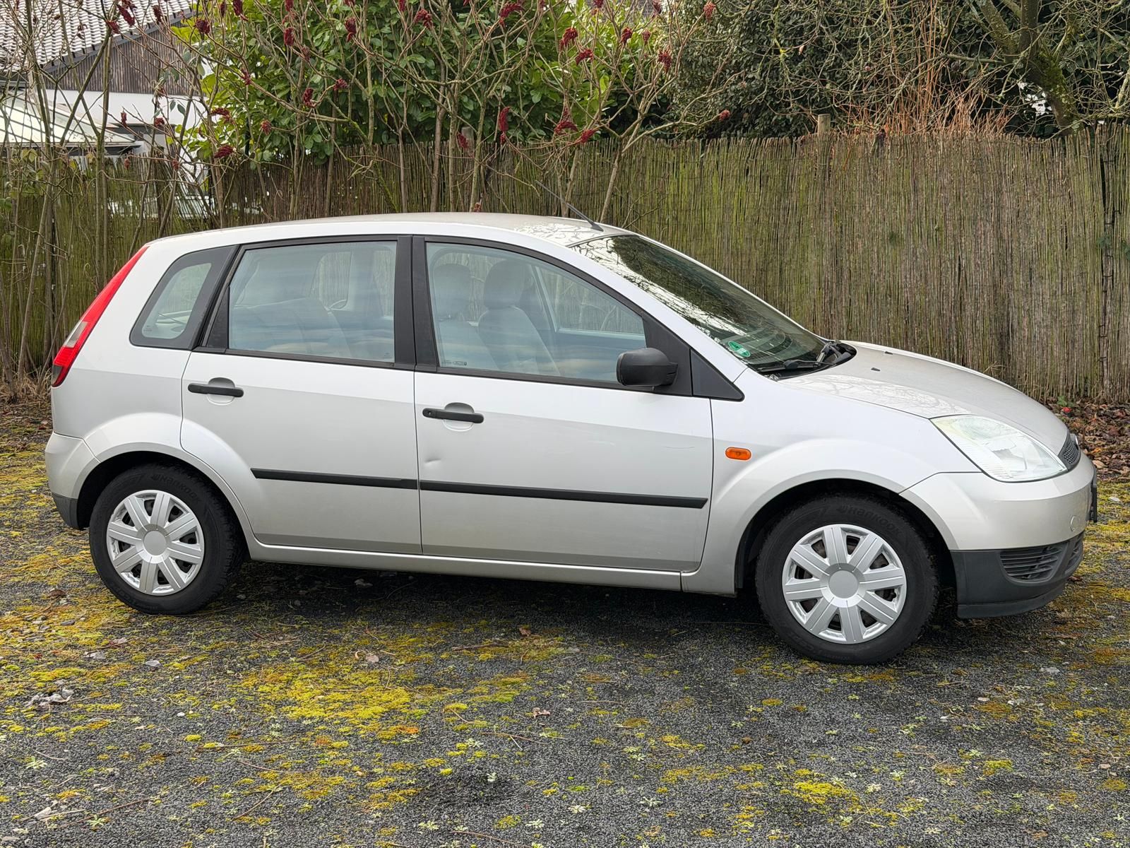 Fahrzeugabbildung Ford FIESTA AMBIENTE 1.3*TÜV NEU*AHK*KLIMA*8-FACH*