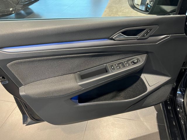 Volkswagen Golf 1.5 TSI Active | LED | Navi | App | DAB Volkswagen Golf 1.5 TSI Active | LED | Navi | App | DAB