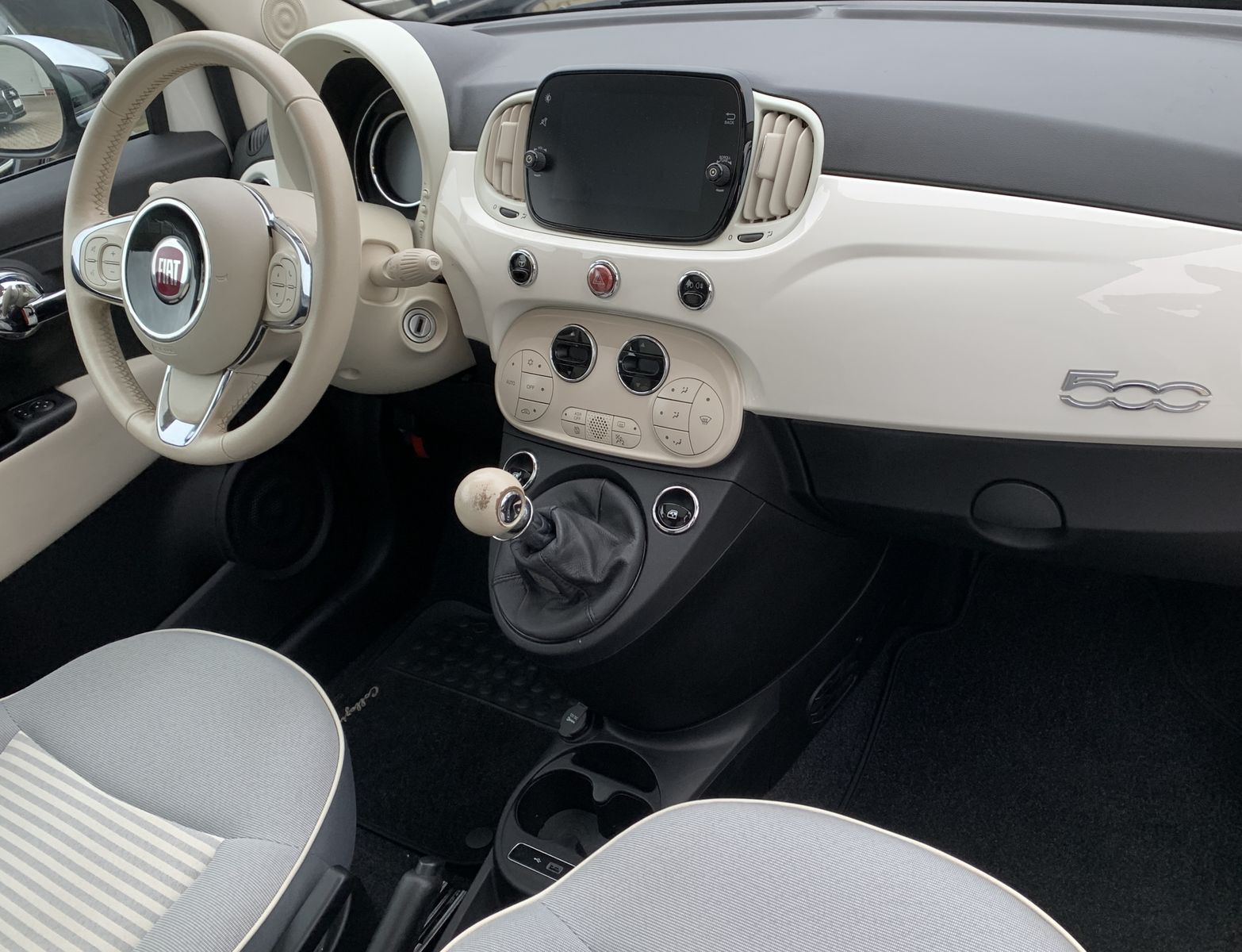 Fahrzeugabbildung Fiat 500 1.2*Collezione*CarPlay*PDC*Glasdach*Temp*