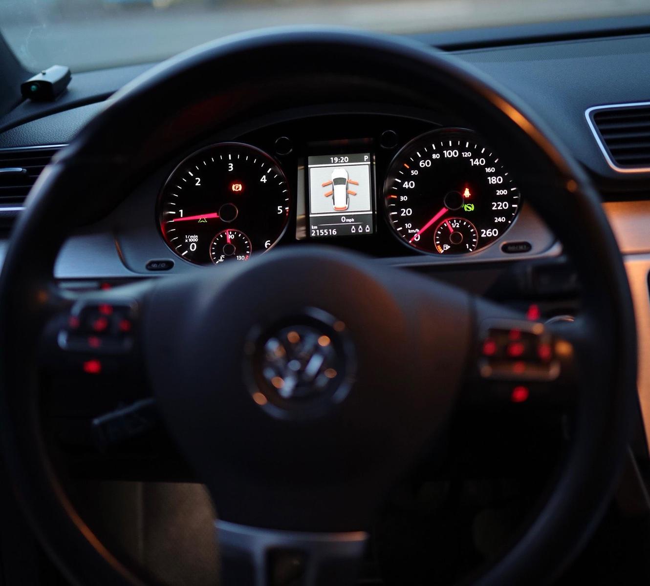 Volkswagen Passat 2012 — engine 170 HP (125kW)