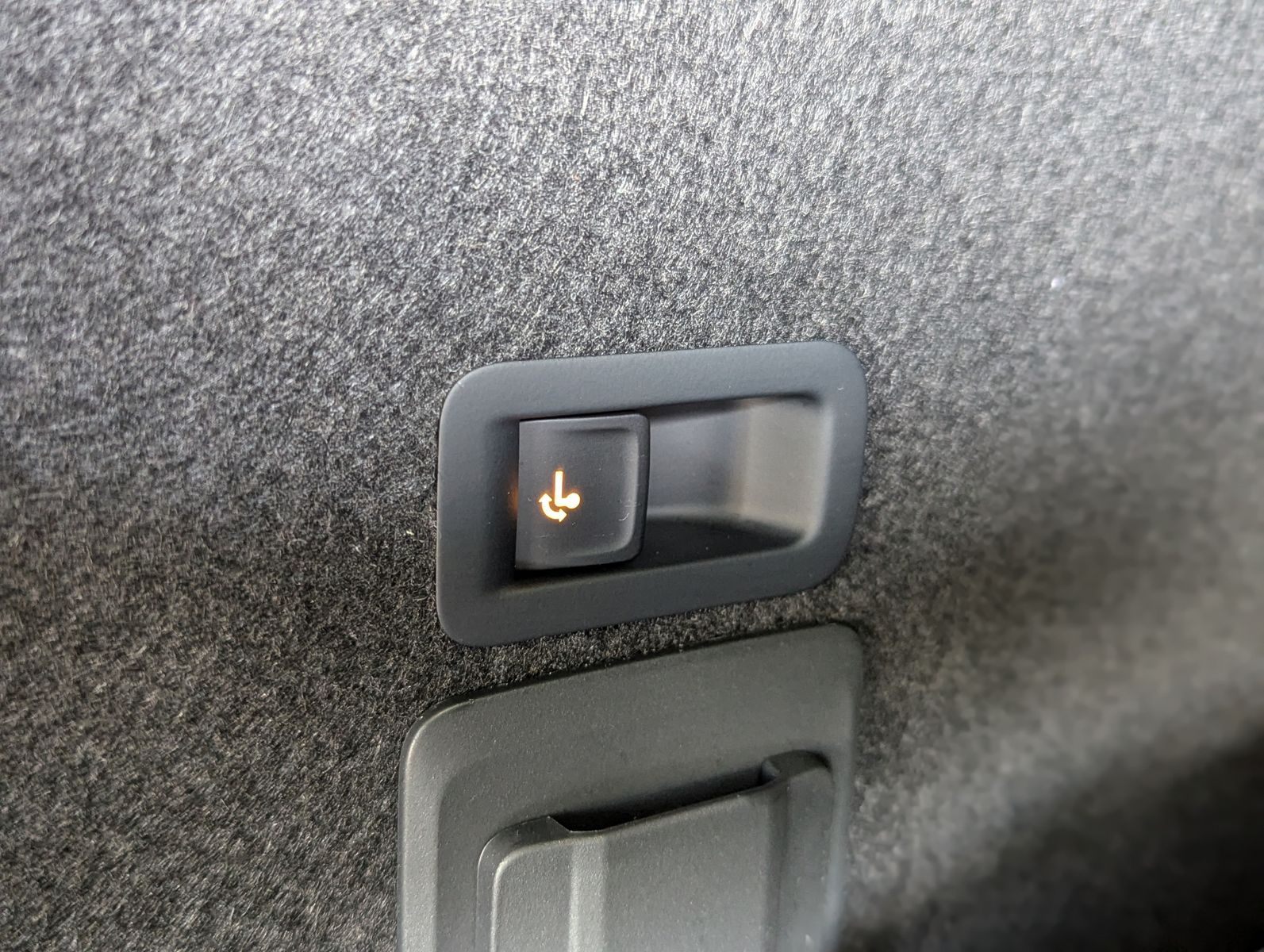 Fahrzeugabbildung CUPRA Leon 2.0 TSI 4D VZ Matrix Pano Sennheiser AHK 19