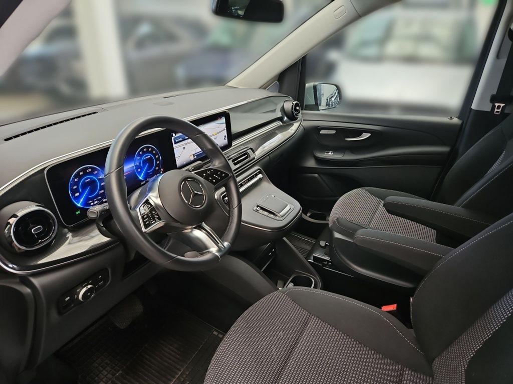 Fahrzeugabbildung Mercedes-Benz EQV 300 lang Nav Distronic Sitzhzg LED RFK Vorkl