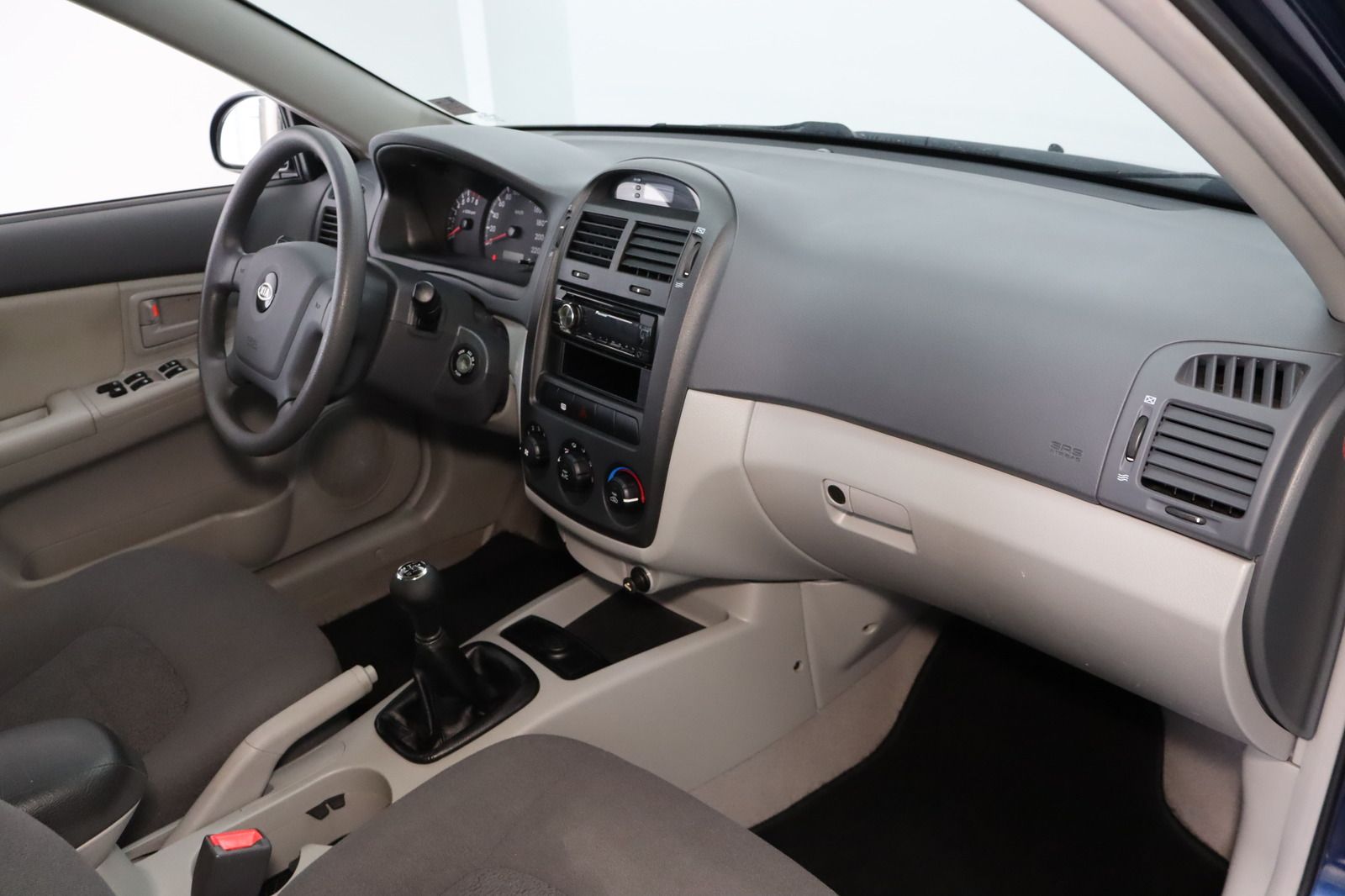 Fahrzeugabbildung Kia Cerato 1.6 LX HU/AU 08.2027 * Klima