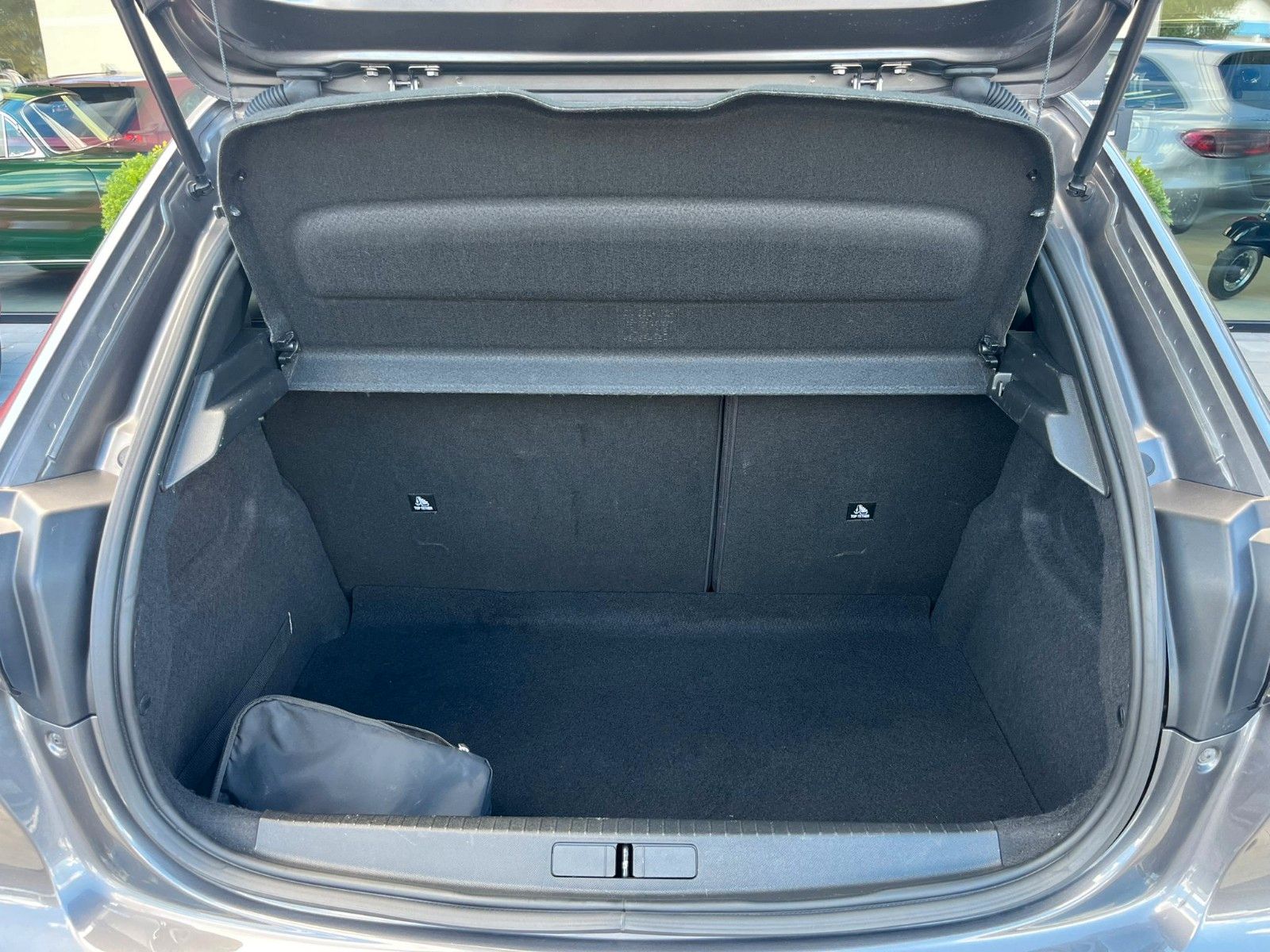 Fahrzeugabbildung Peugeot 208 Allure Pack