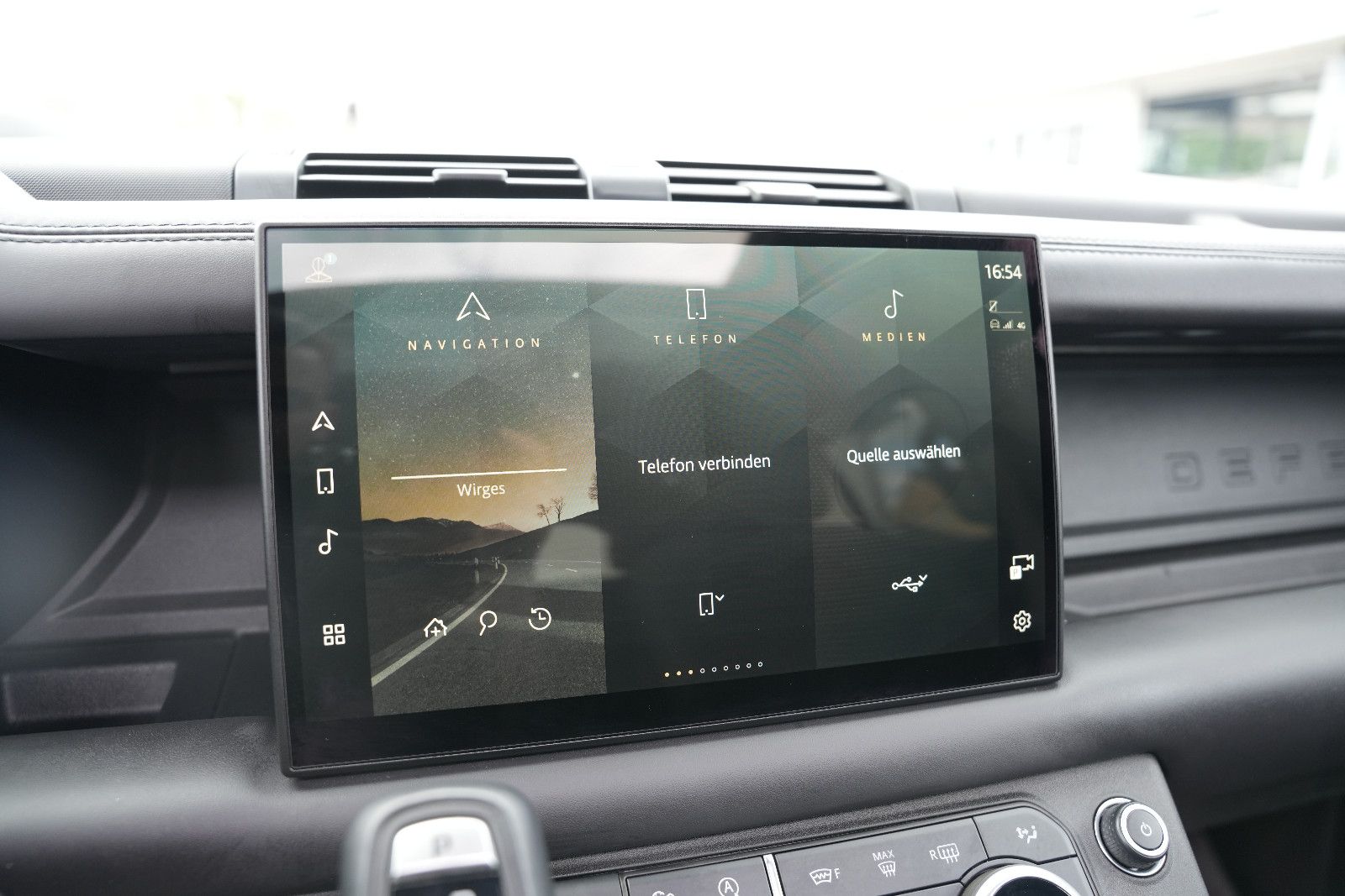 Fahrzeugabbildung Land Rover Defender 110 V8 *Panorama*HUD*Meridian*360°KAM*