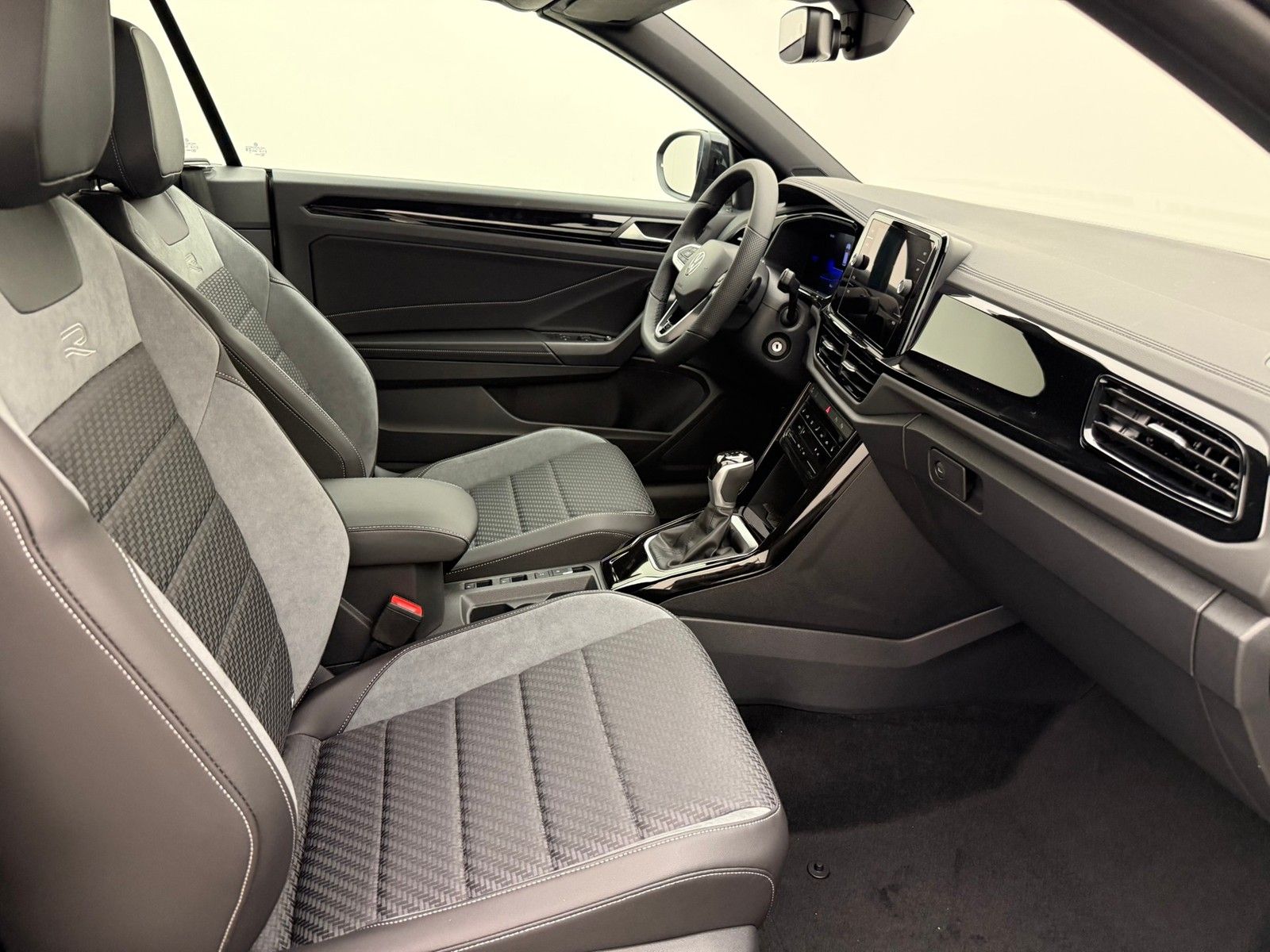 Volkswagen T-Roc Cabriolet 1.5 TSI DSG R-Line BlackIQ.AHK imagem 3