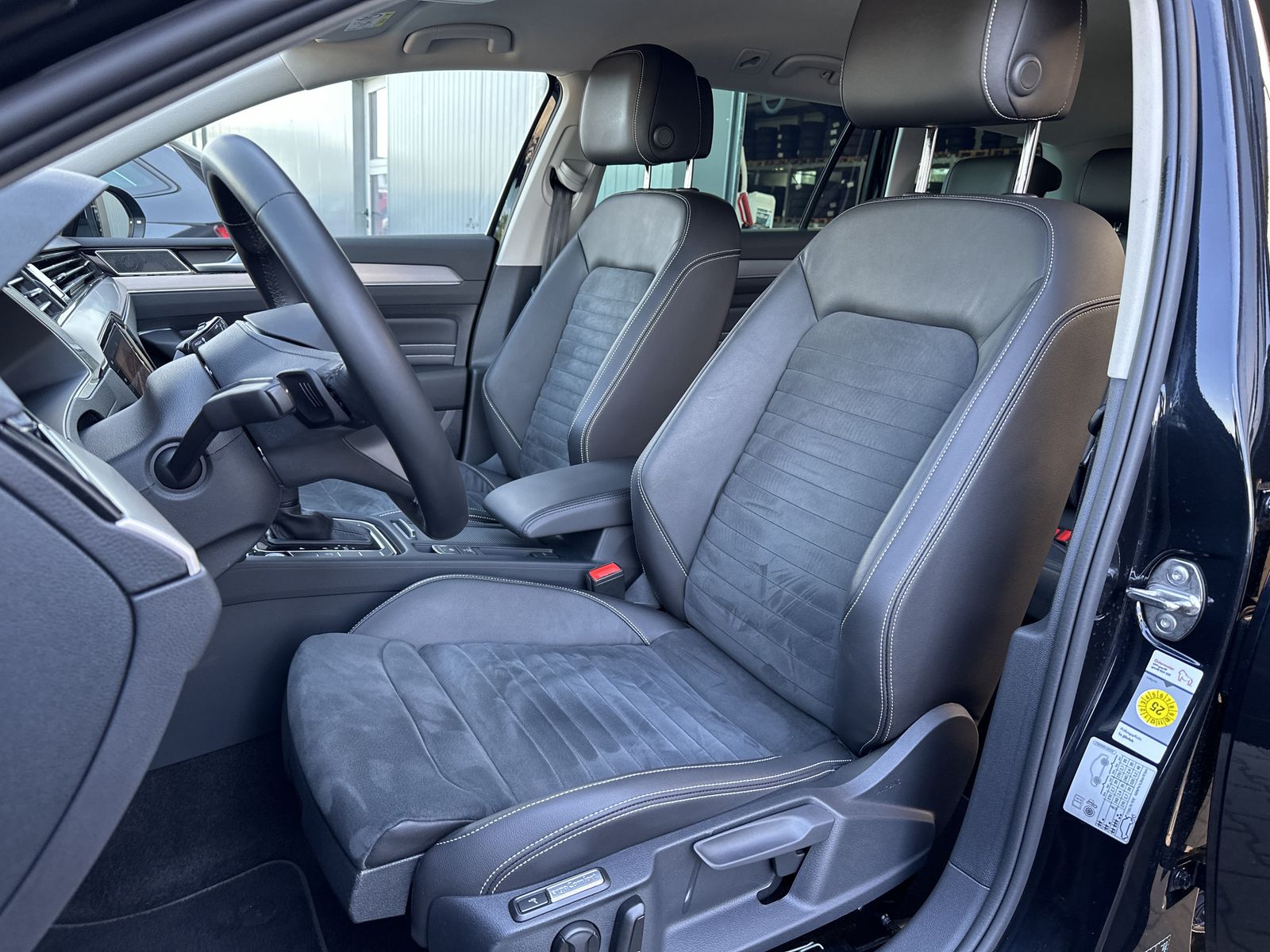 Fahrzeugabbildung Volkswagen Passat Variant 2.0 TDI DSG Elegance NAV+LED+AHK