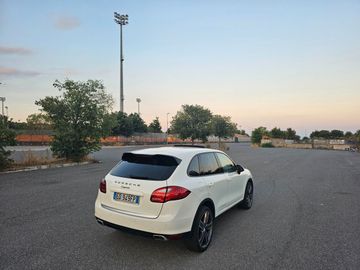 Porsche Cayenne - 5